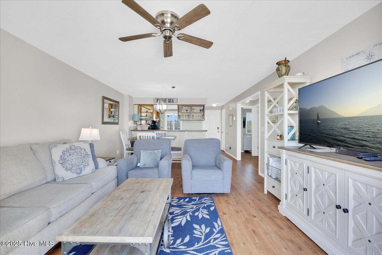 100490707 | Photo 23