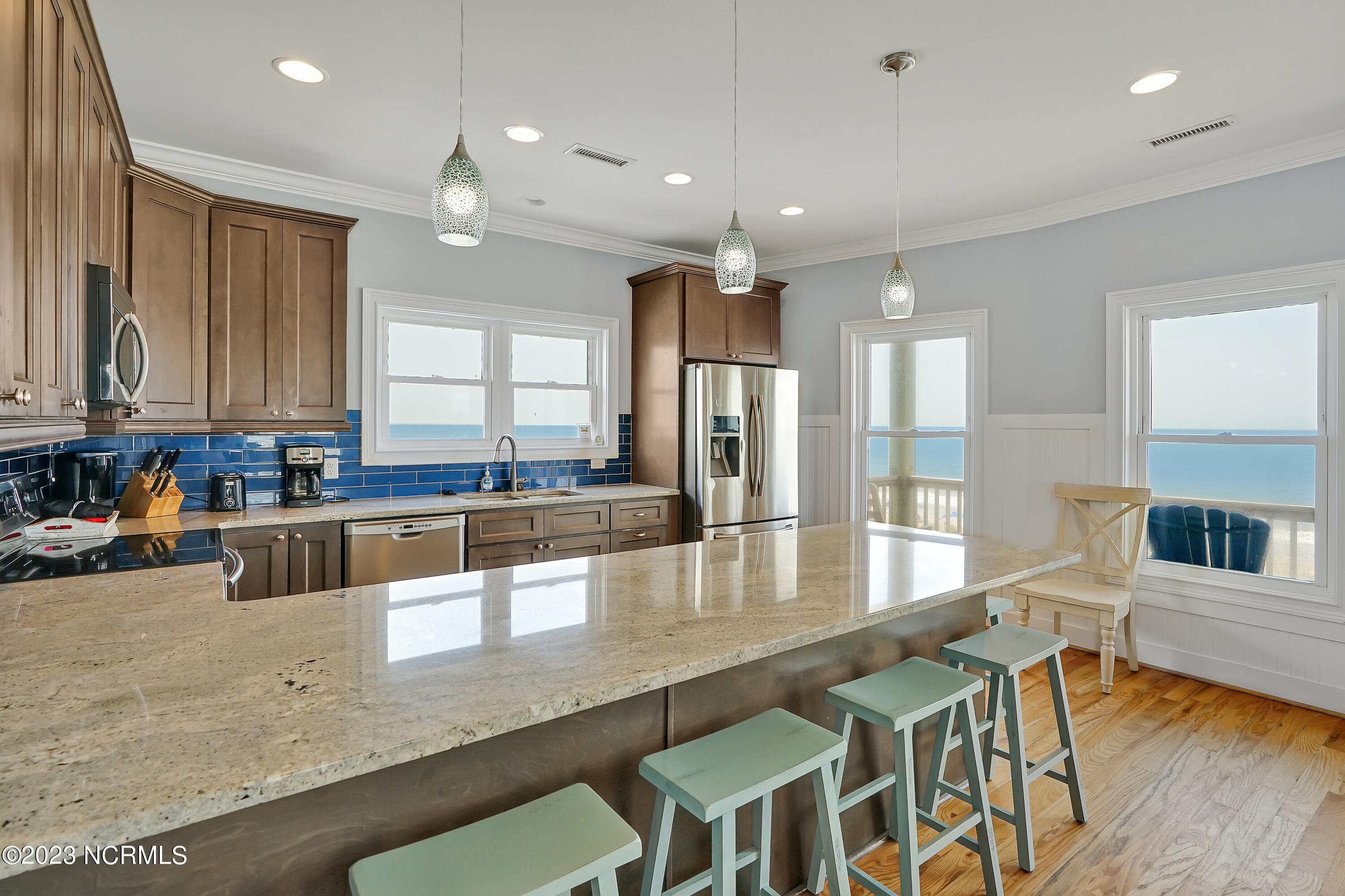 100558730 | Photo 20