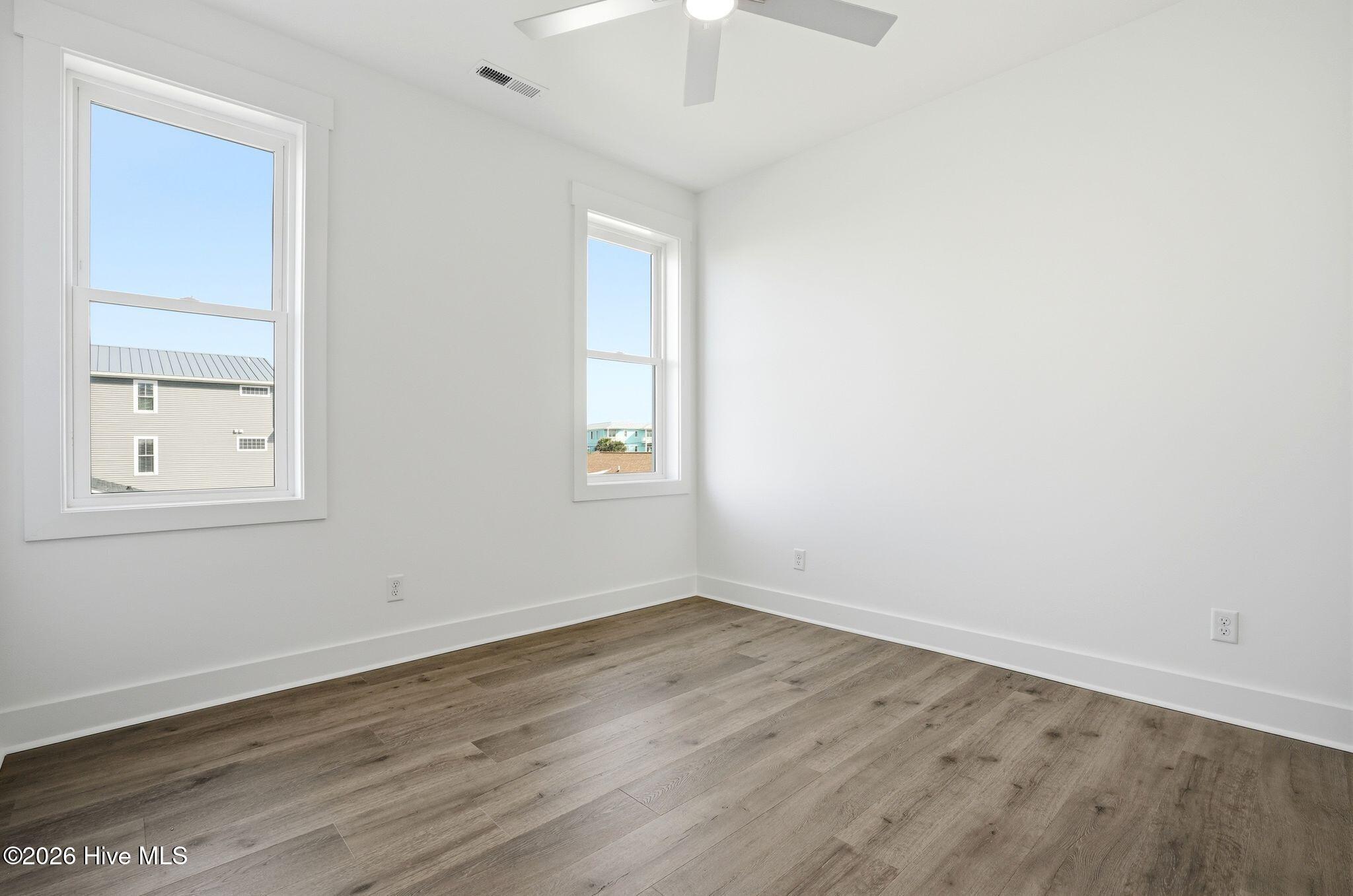 100558491 | Photo 50