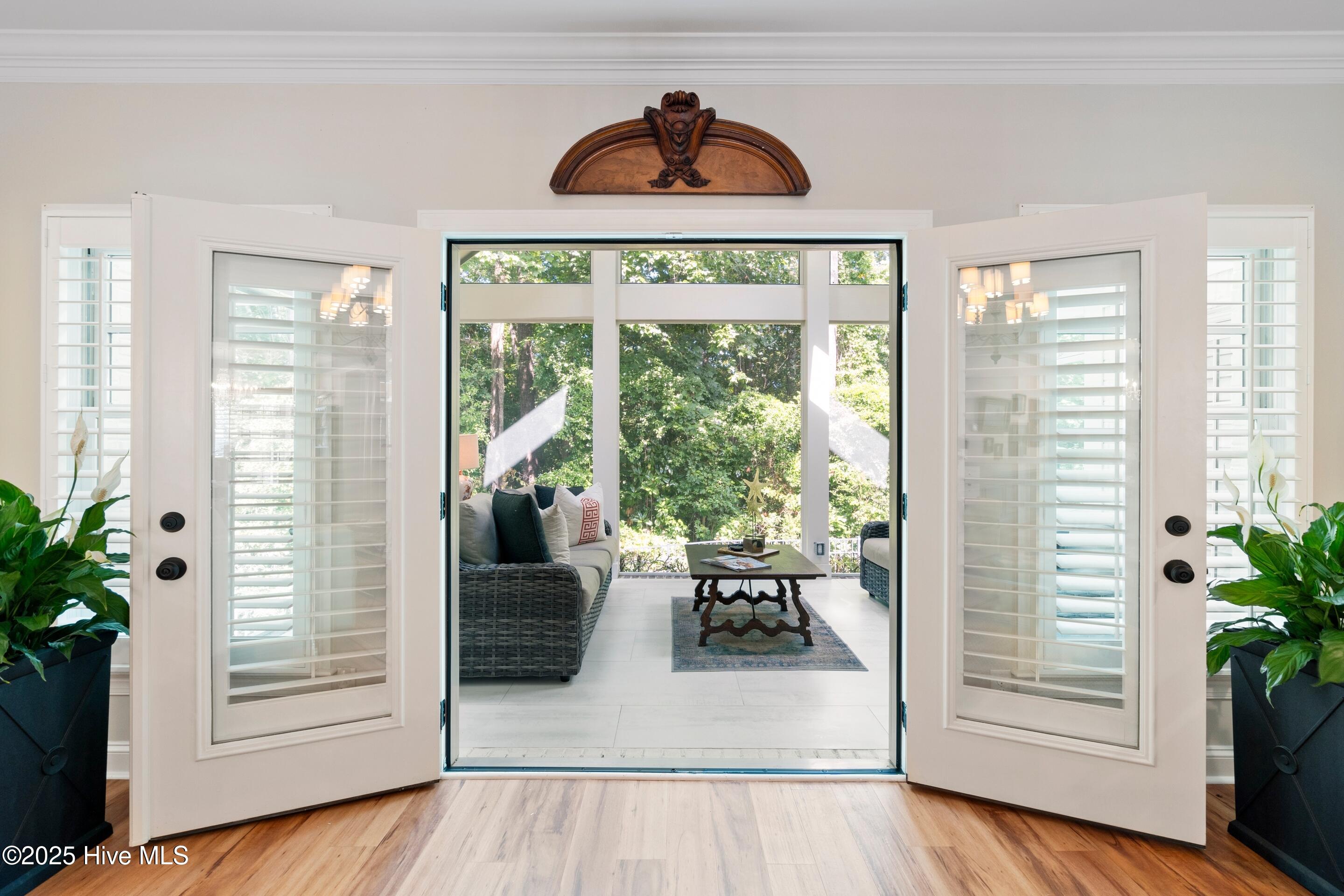 100520389 | Photo 20