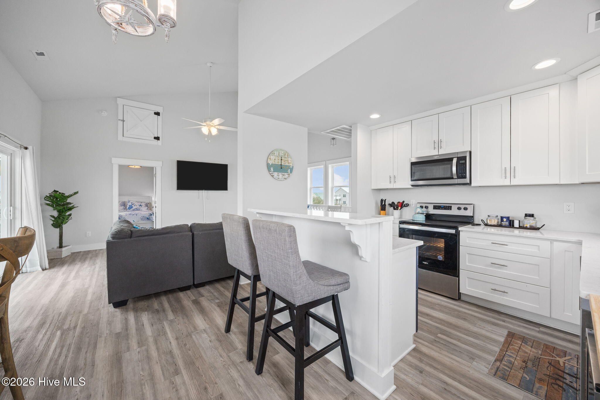 100557334 | Photo 12