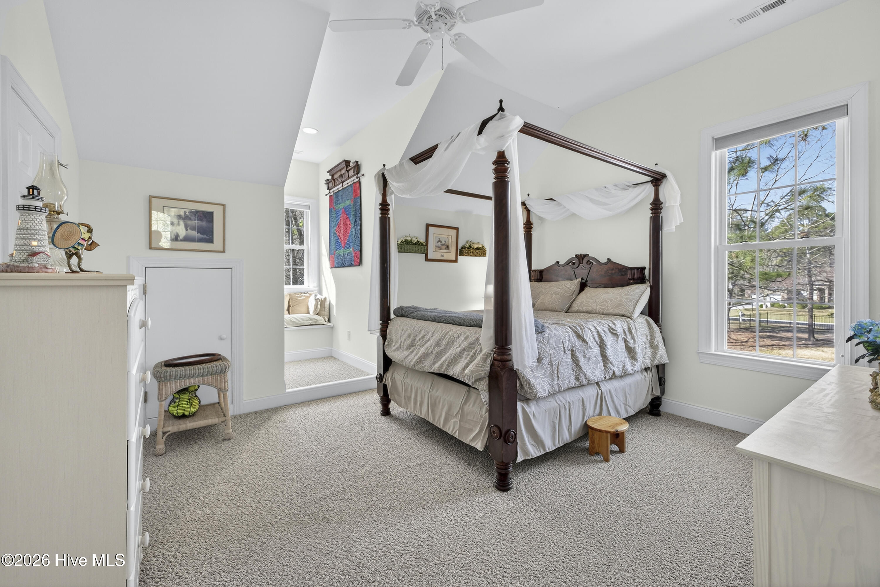 100561189 | Photo 55