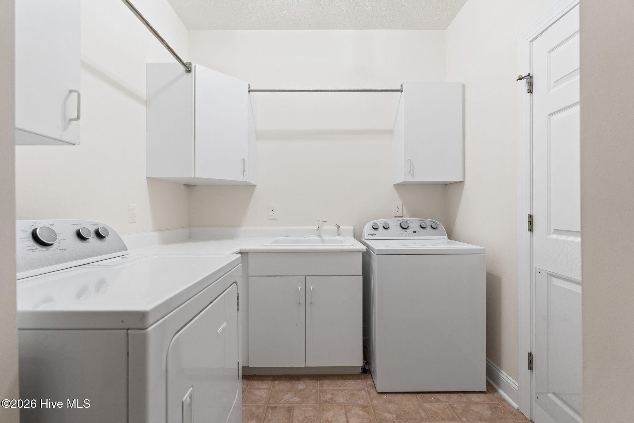 100564967 | Photo 41