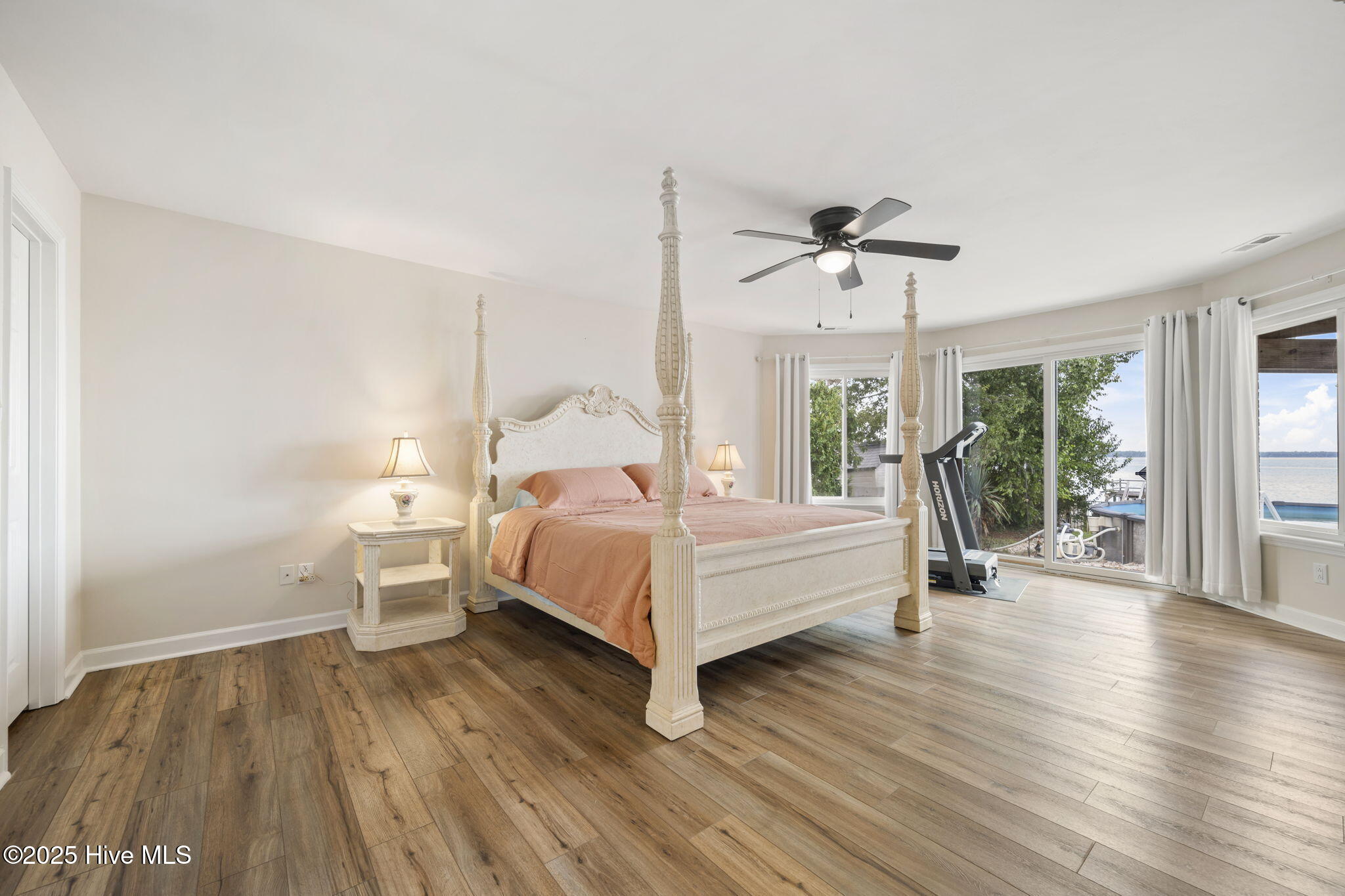 100546125 | Photo 16