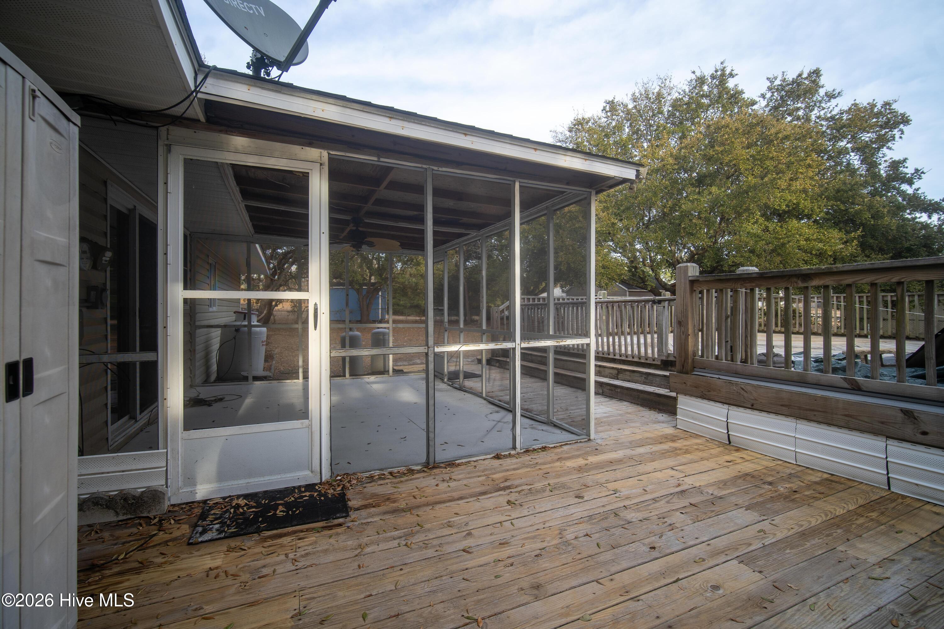 100557302 | Photo 26