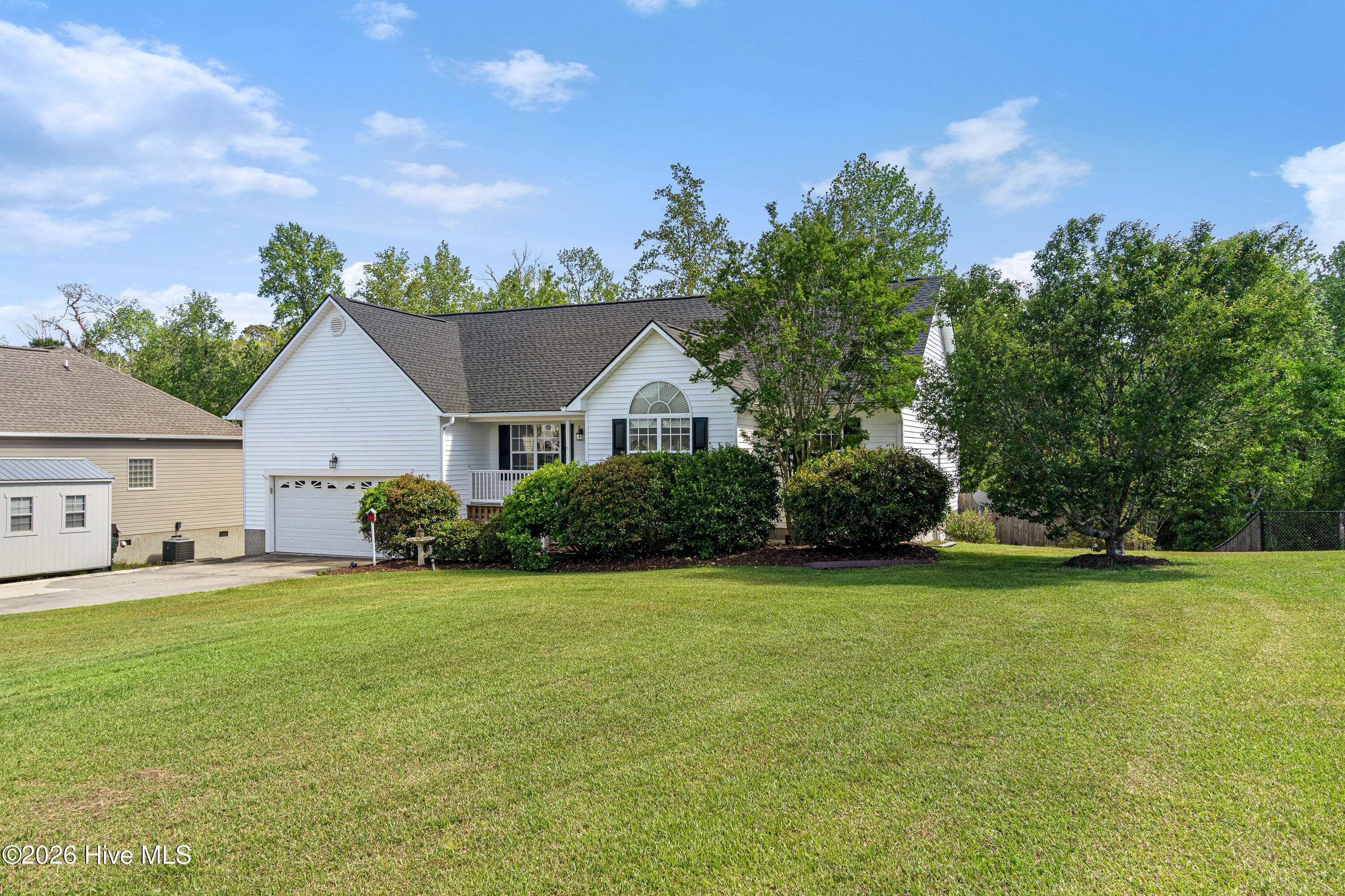 100570651 | Photo 38