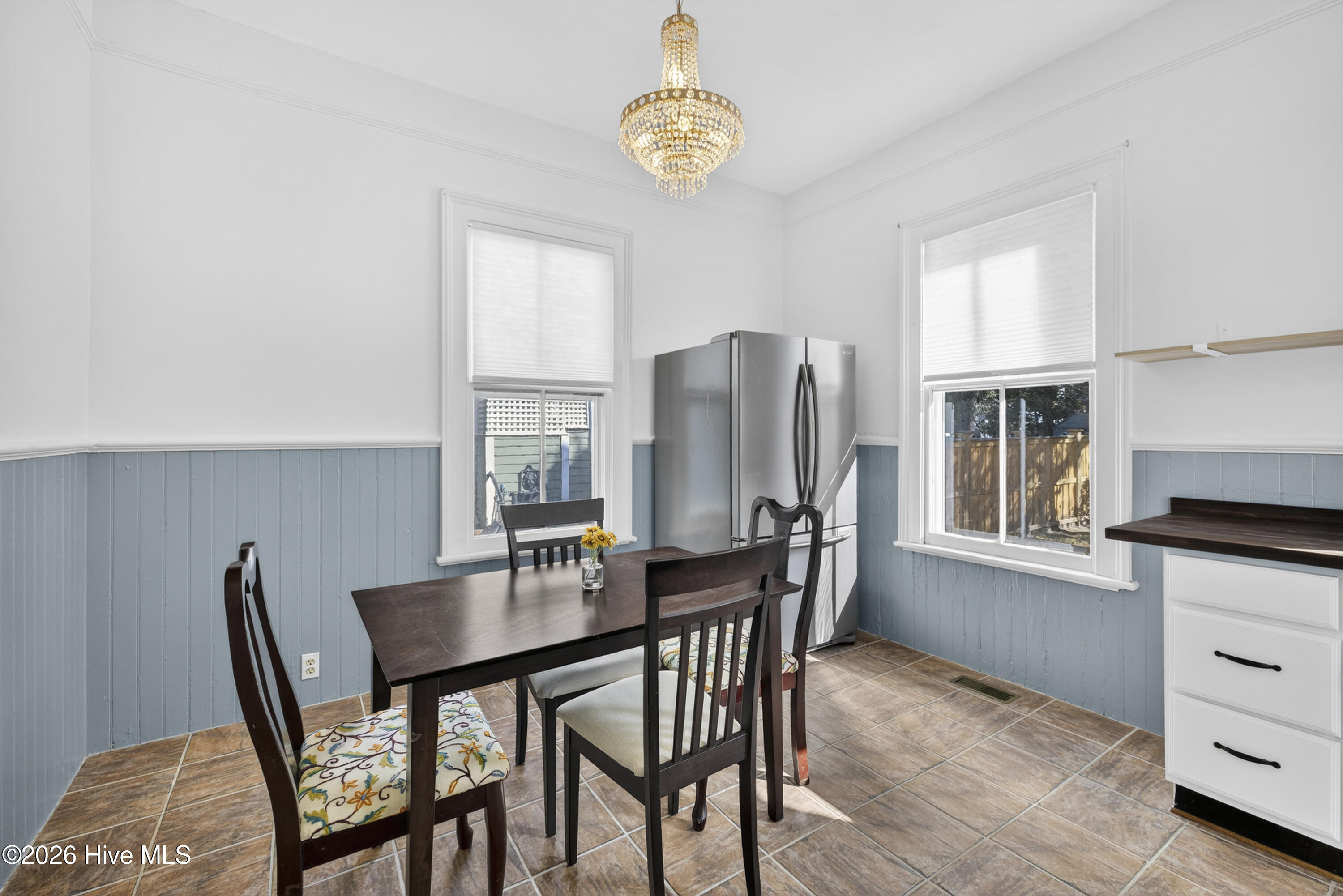 100555713 | Photo 13