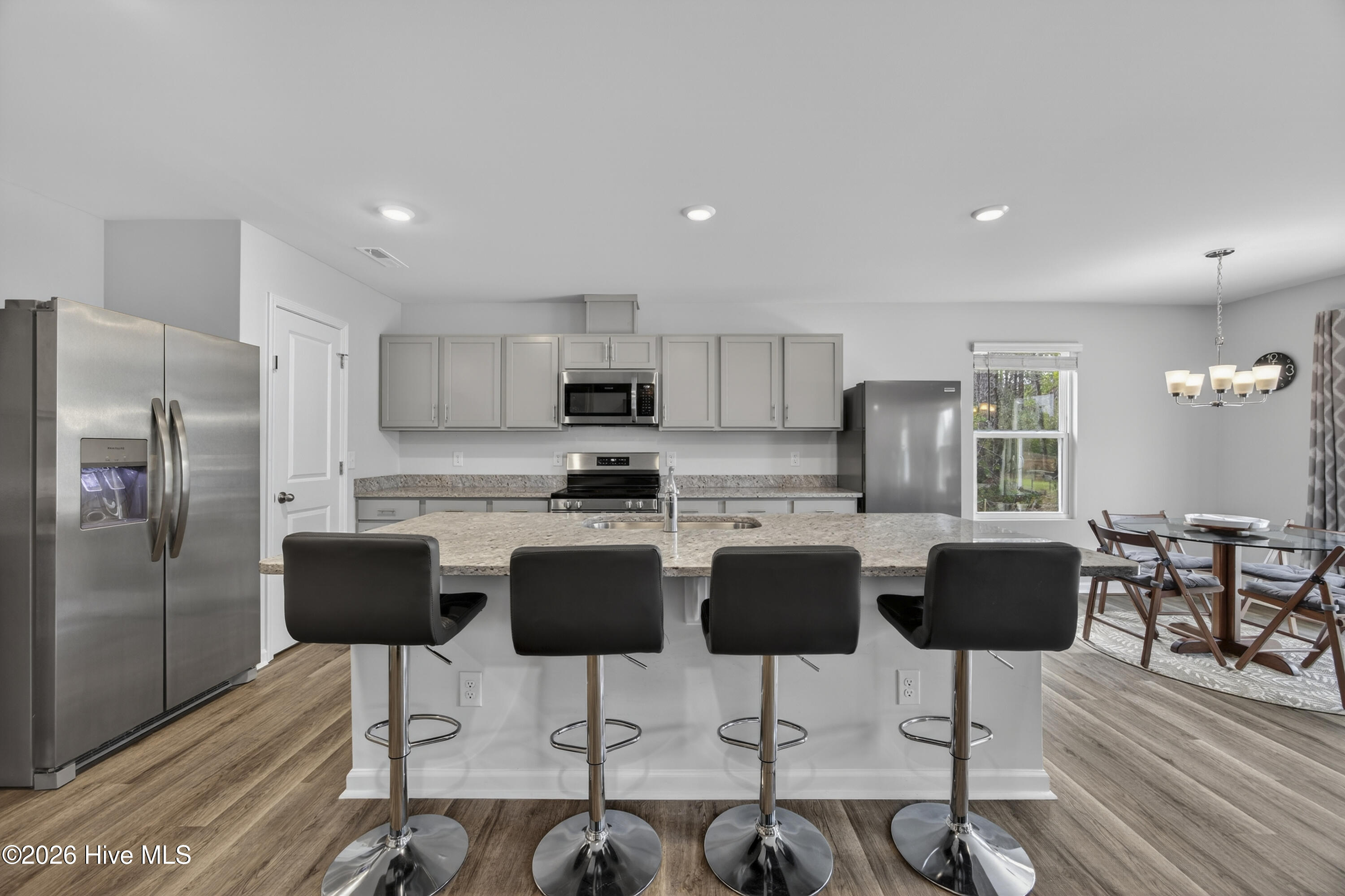 100560520 | Photo 28