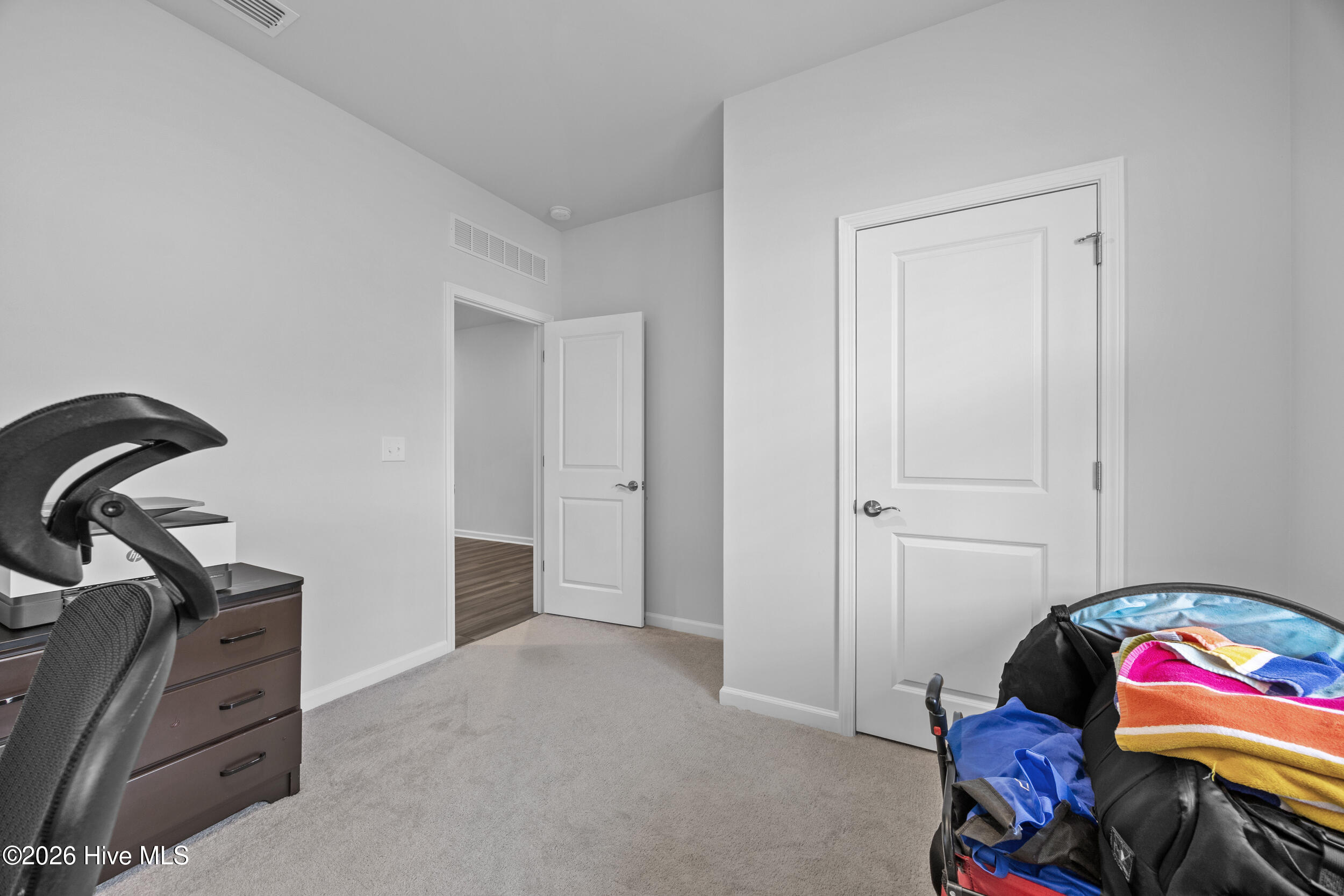 100566801 | Photo 16