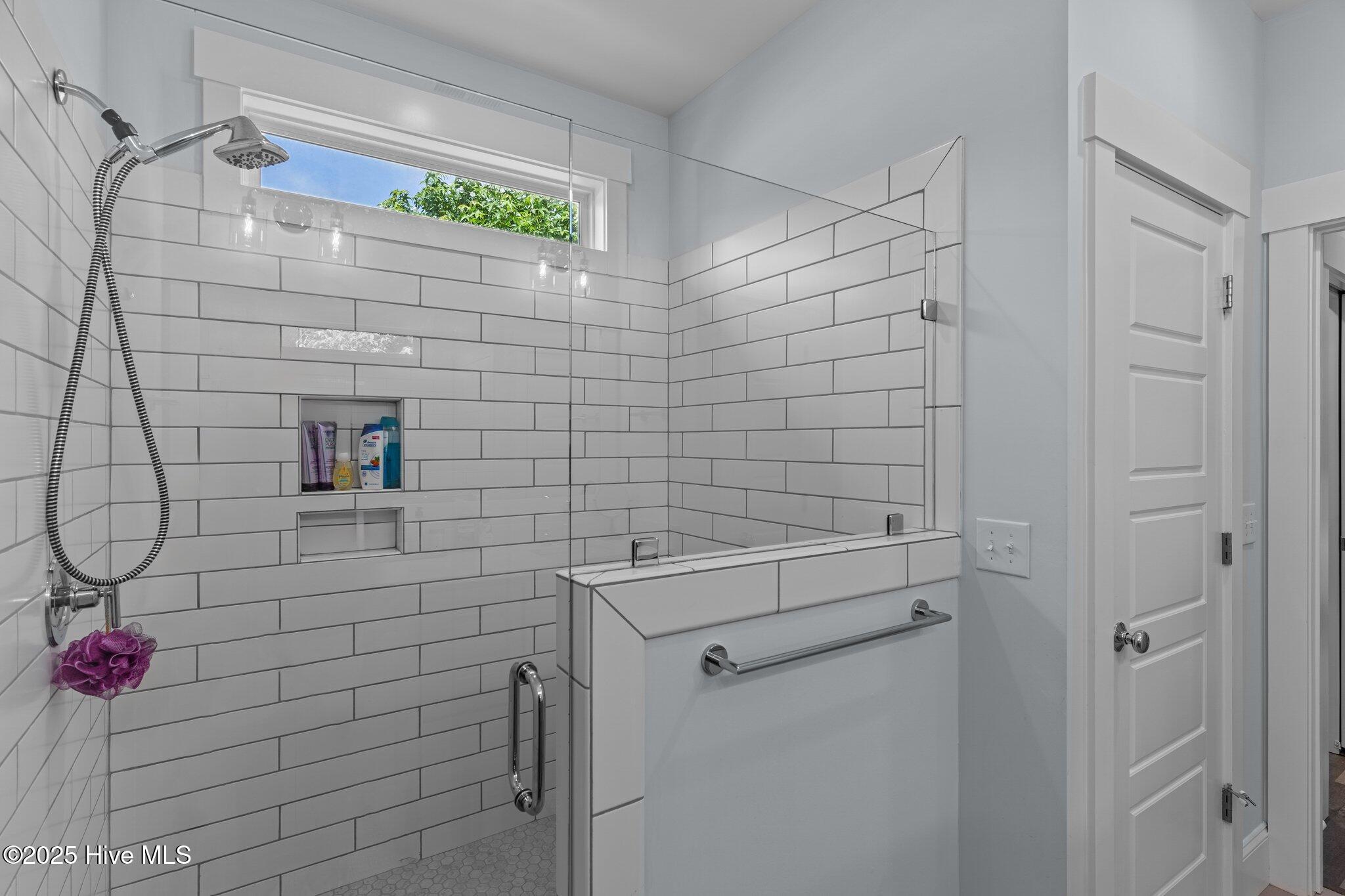 100517876 | Photo 36