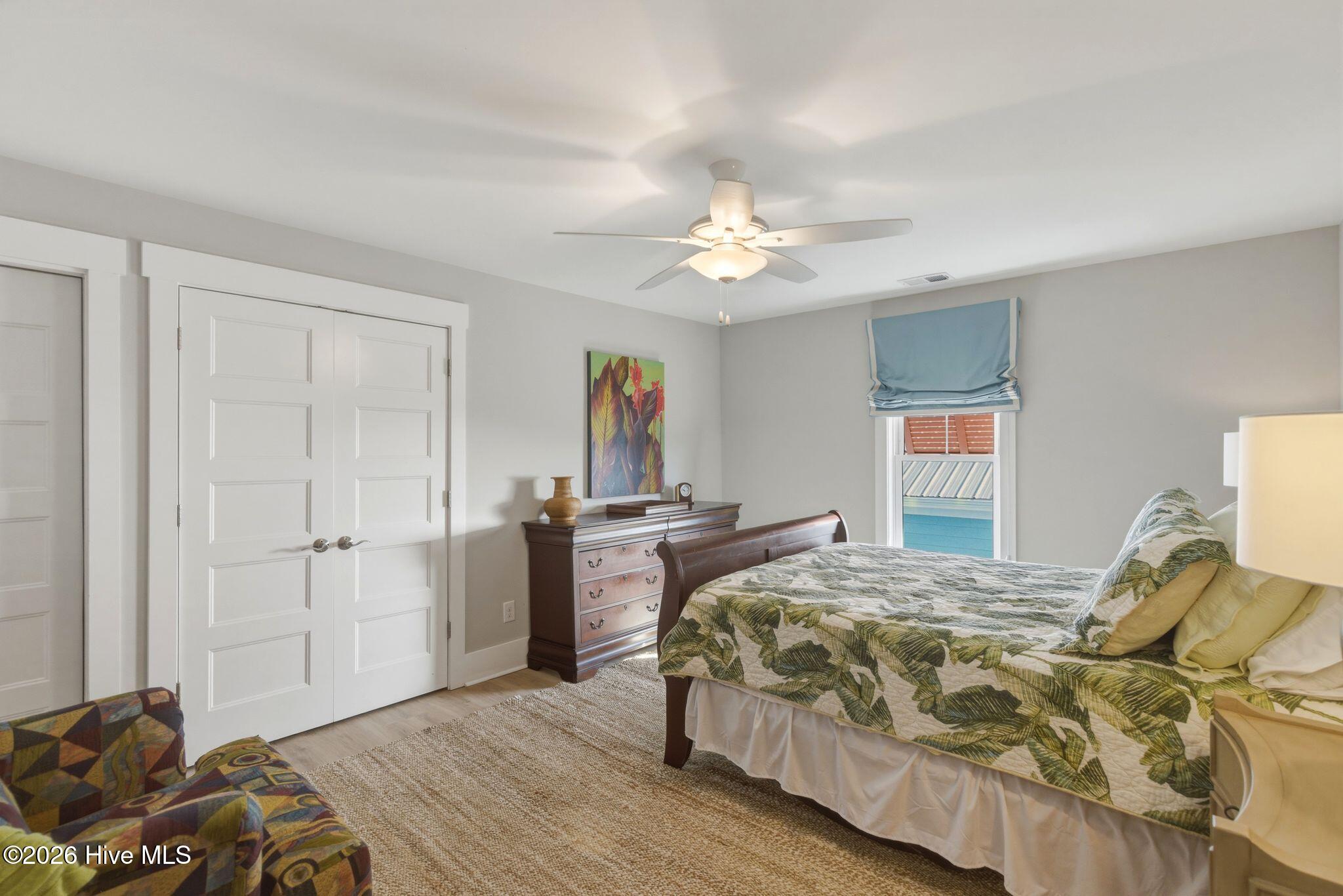 100562049 | Photo 41