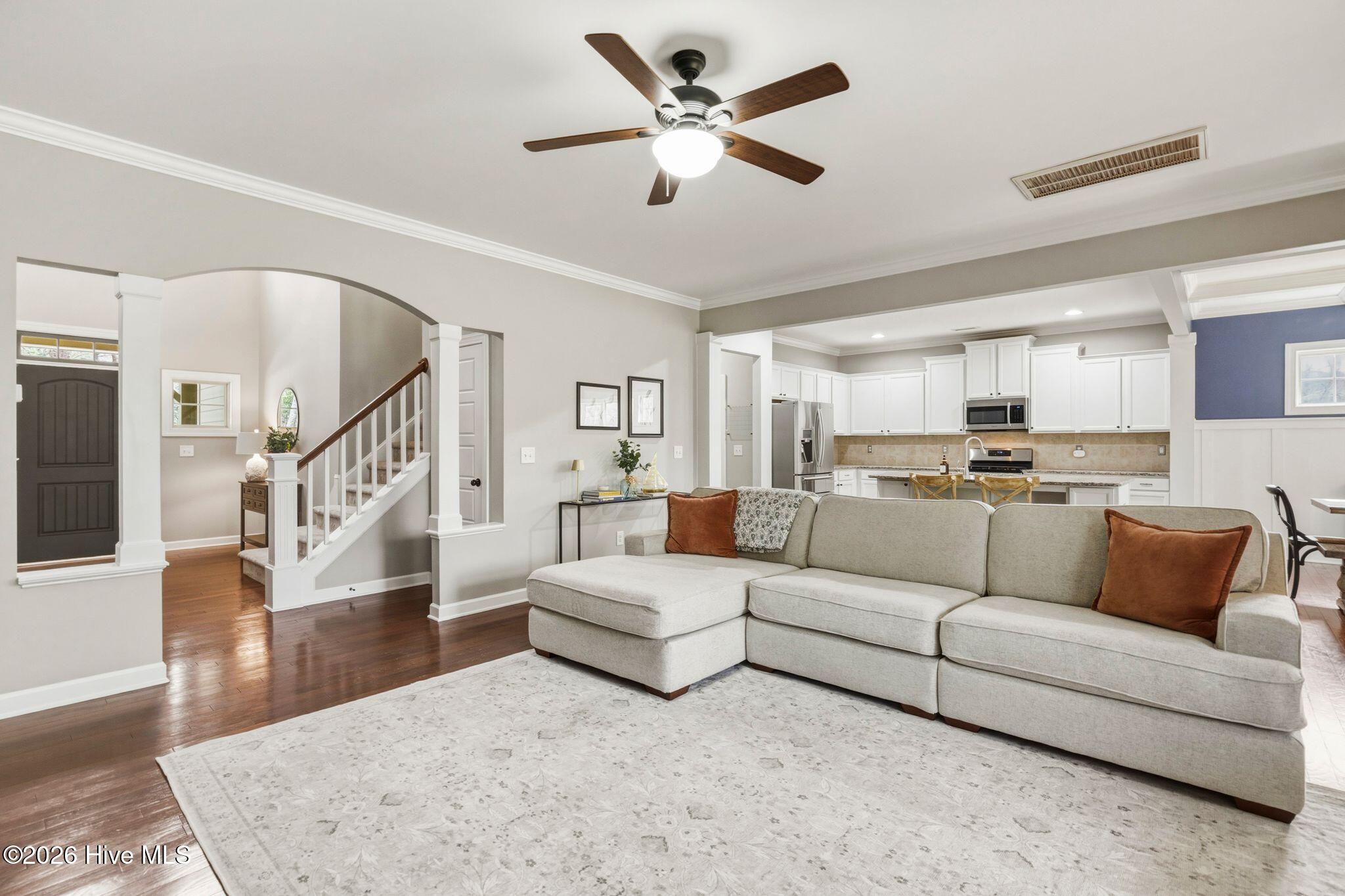 100562110 | Photo 12