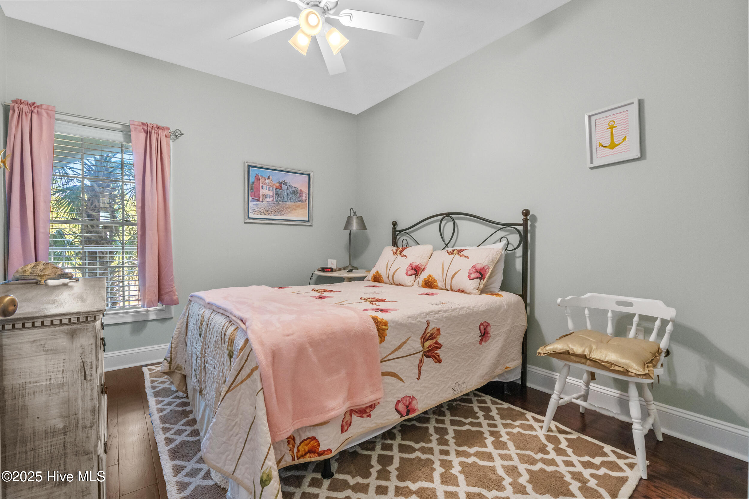 100537007 | Photo 23