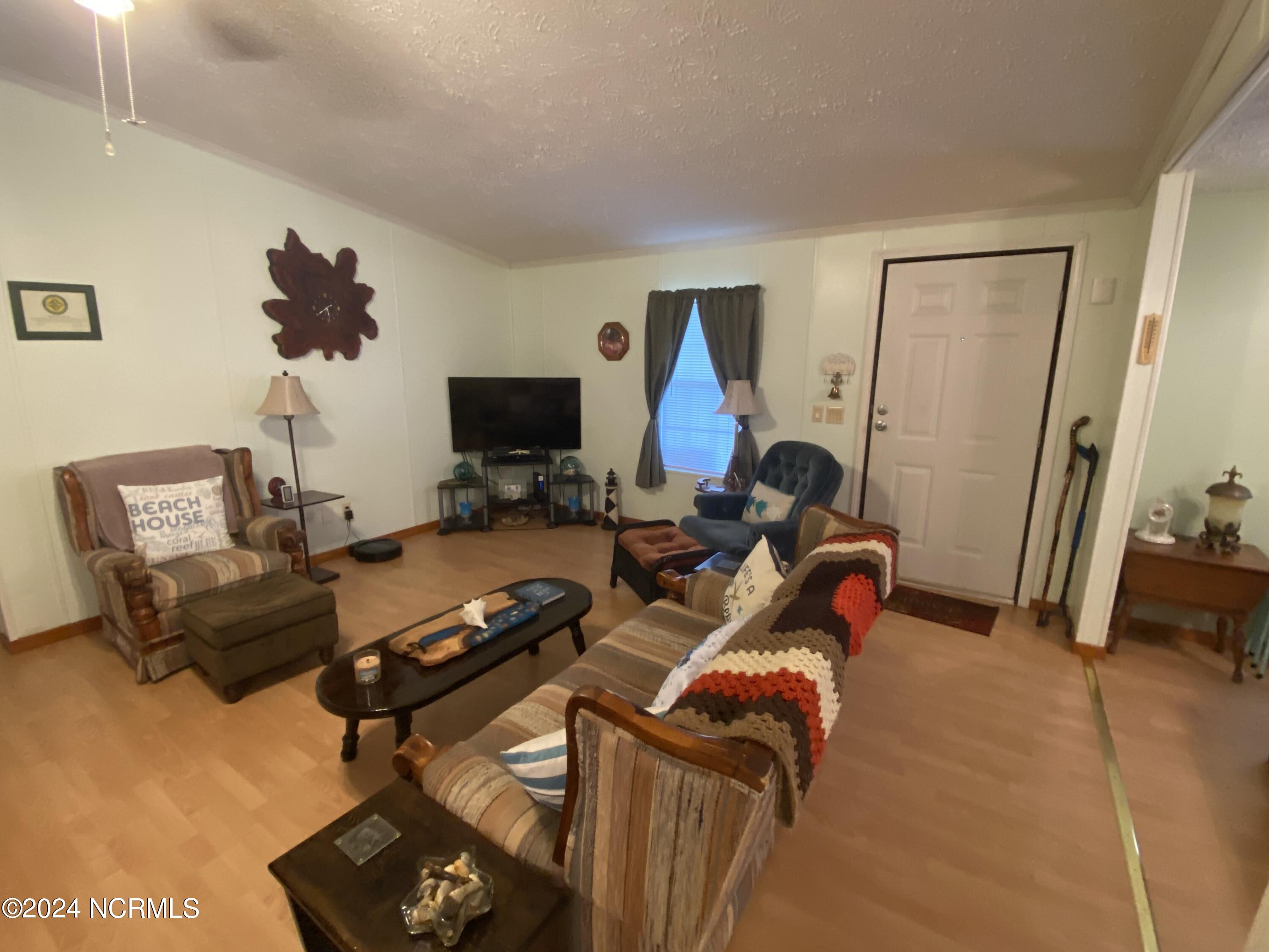 100460932 | Photo 14