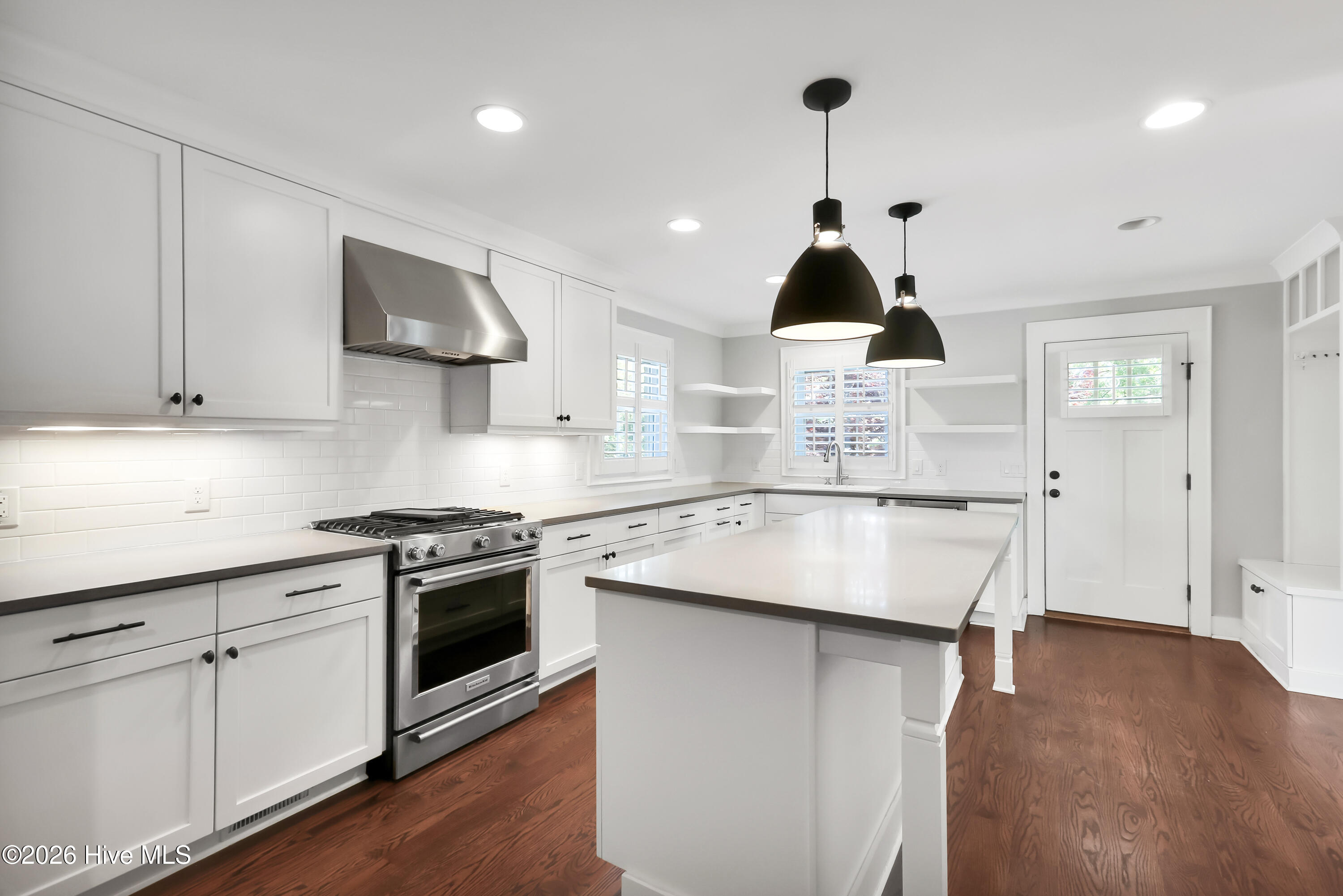 100565189 | Photo 13