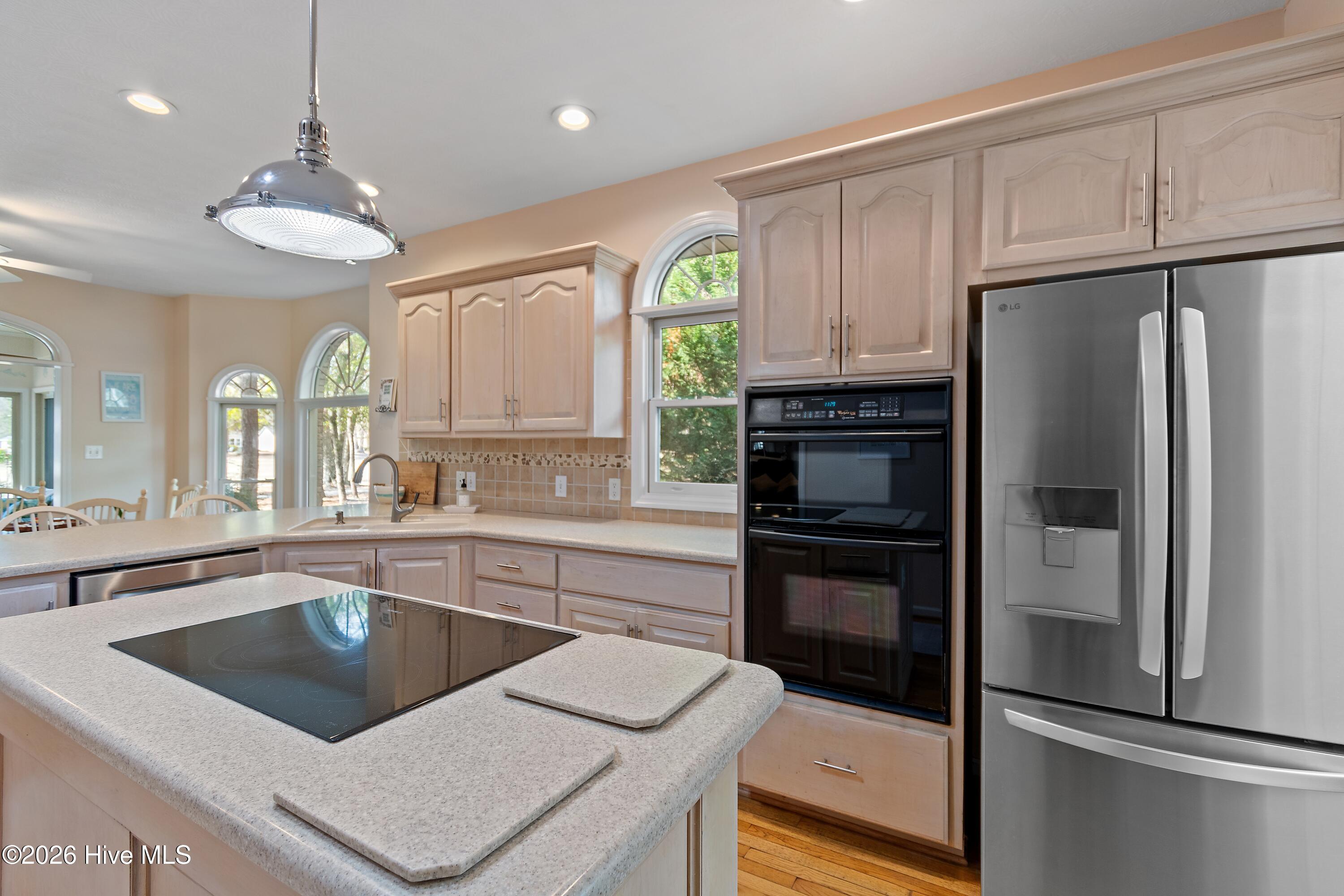 100558651 | Photo 22