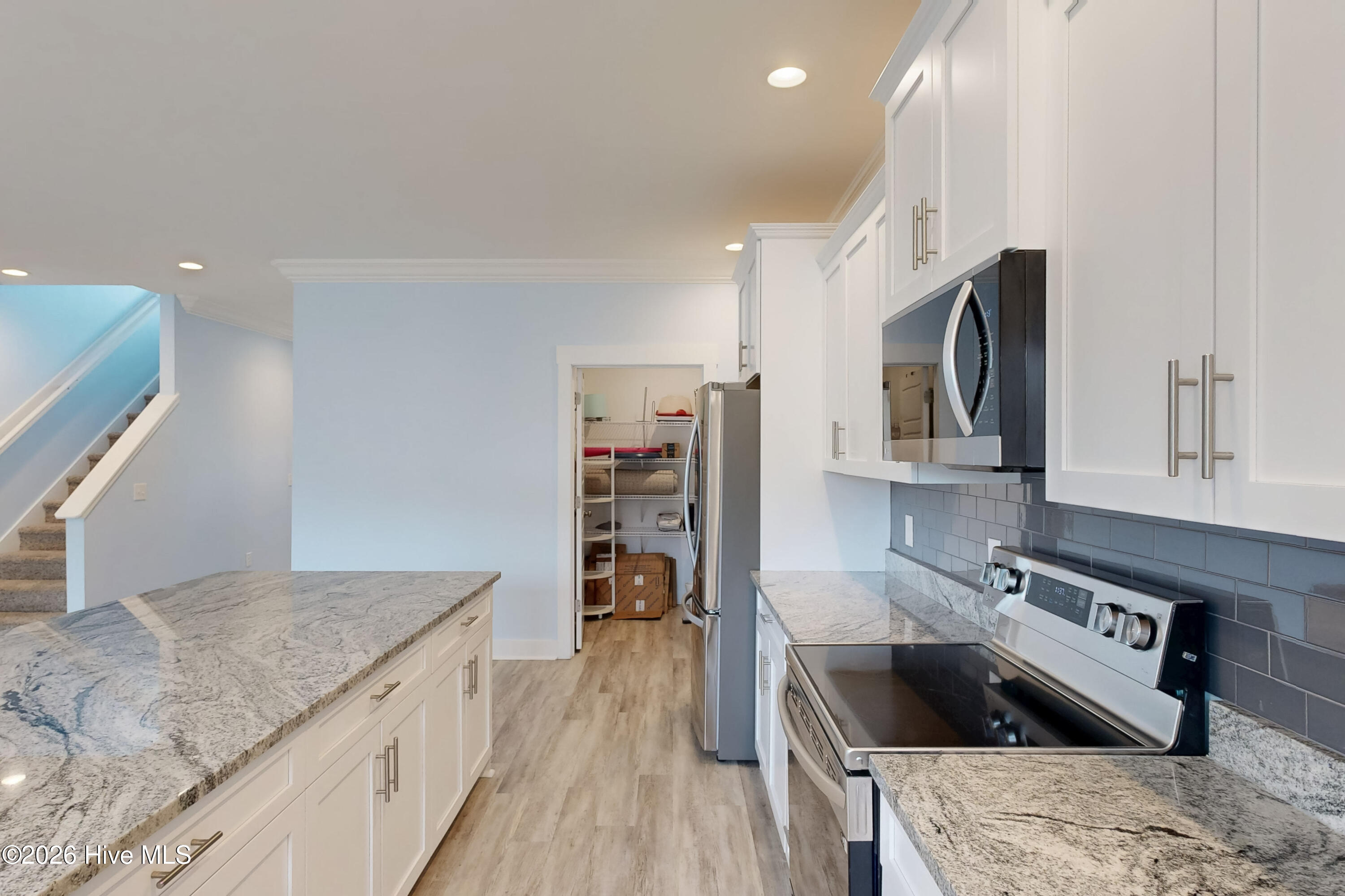 100557107 | Photo 12