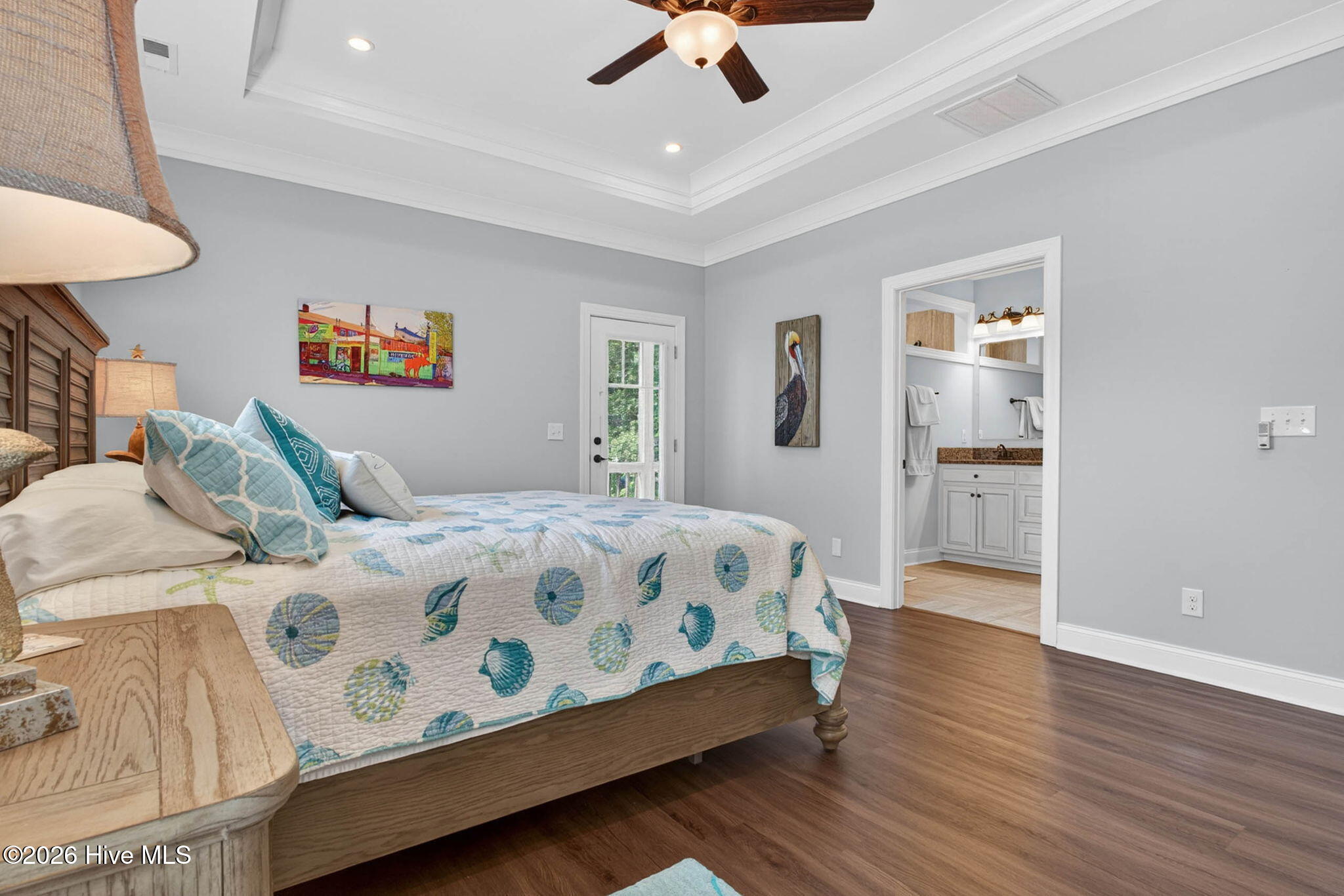 100568136 | Photo 34