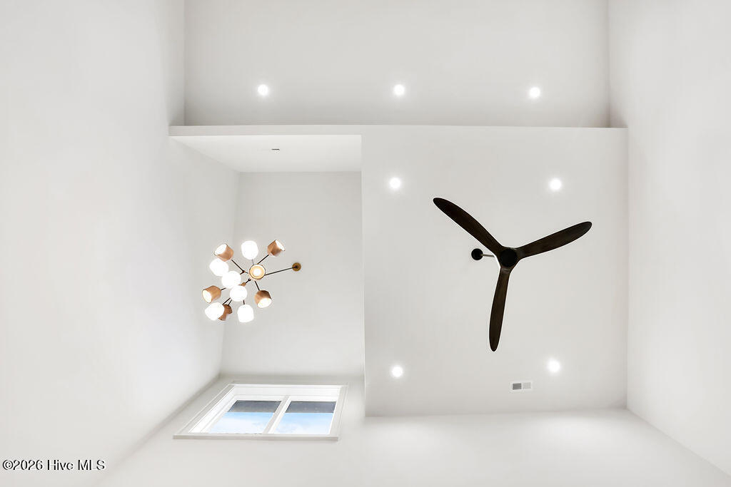 100550907 | Photo 17