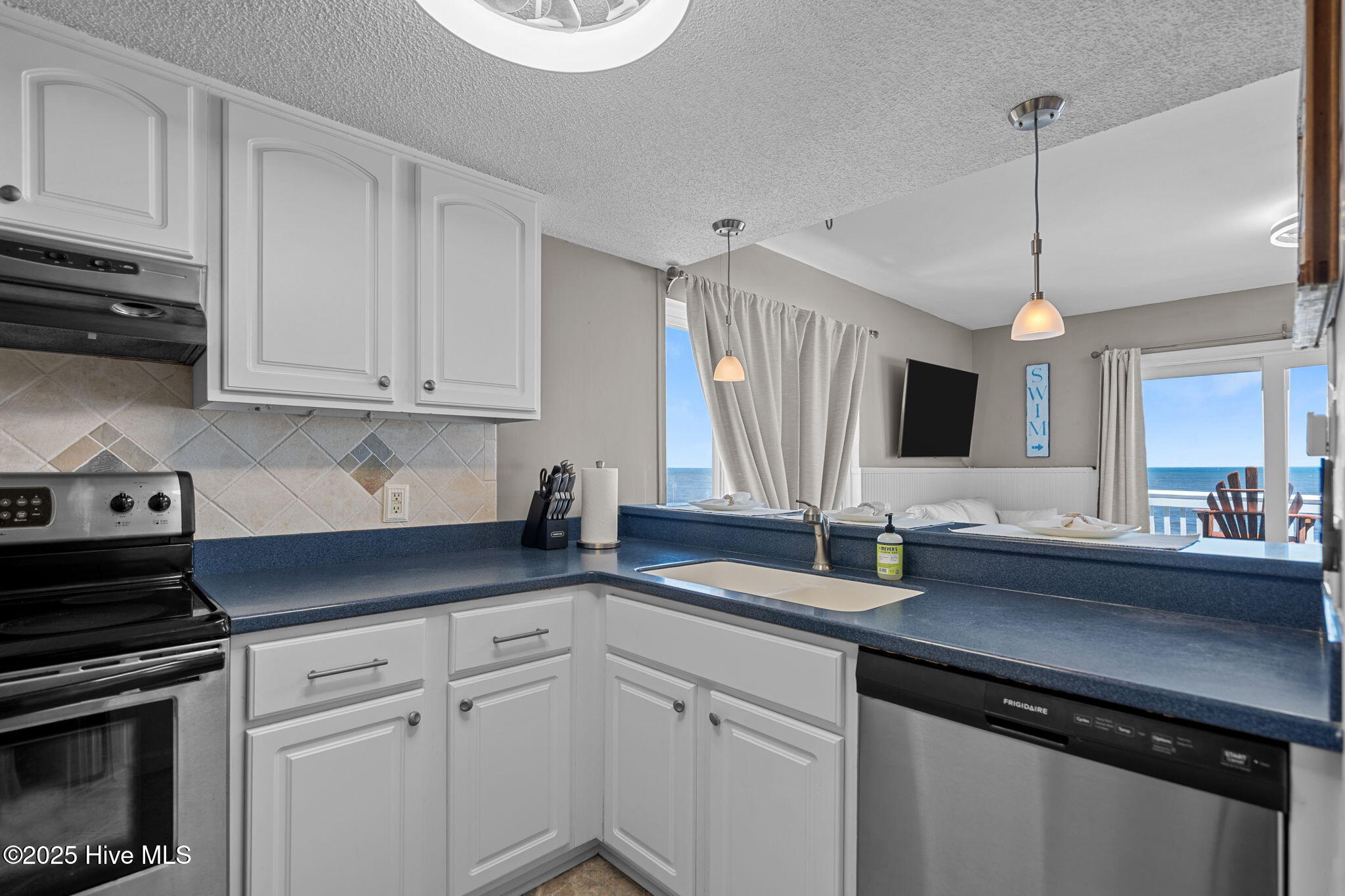 1518 Carolina Beach Avenue N D9, Carolina Beach, NC 28428 – photo 16: kitchen 2
