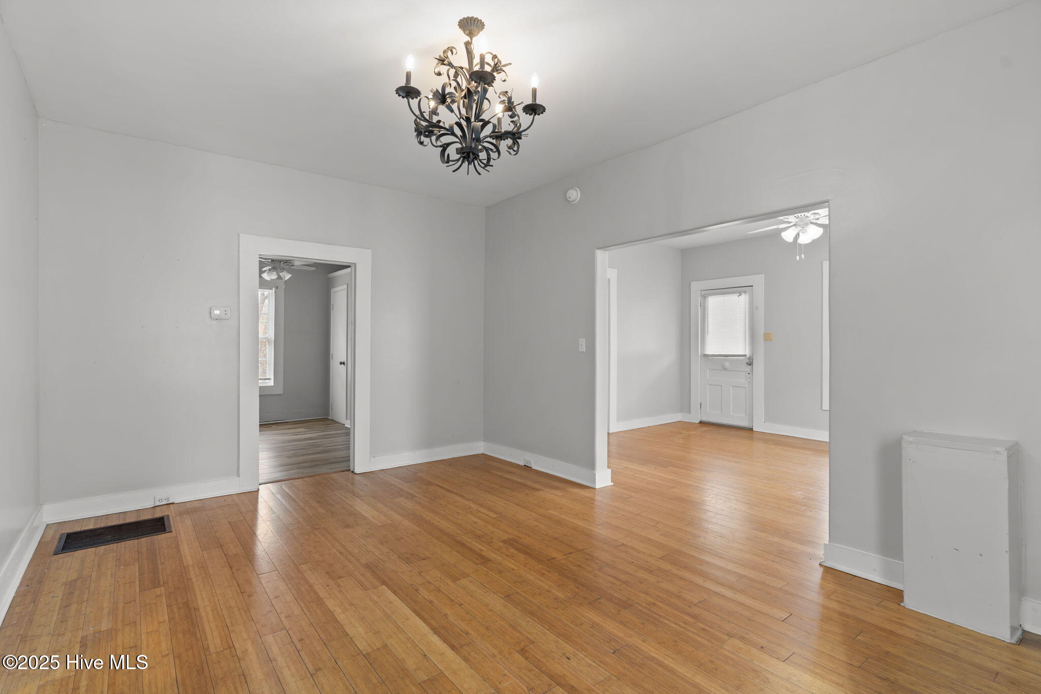 100542982 | Photo 21