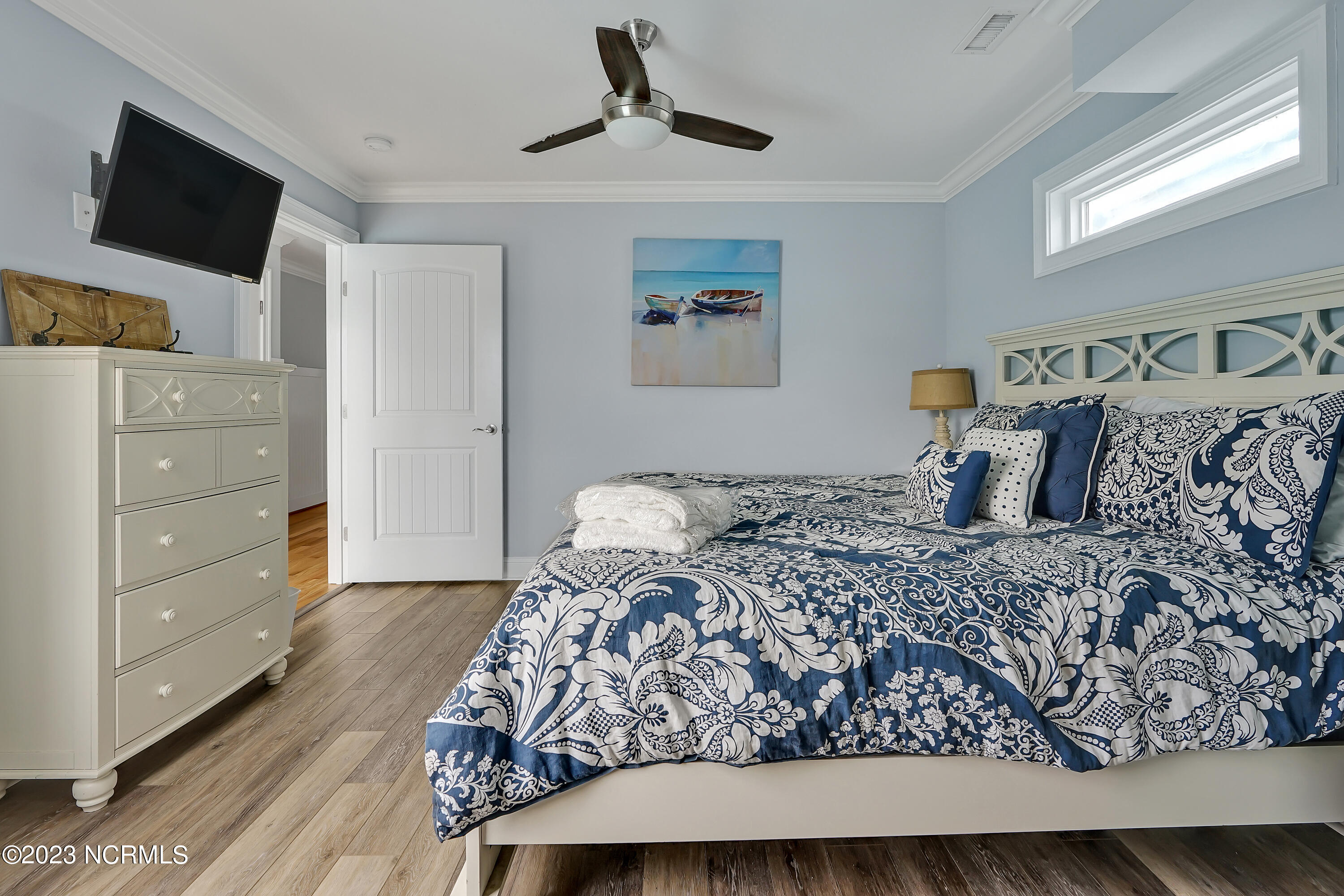 100558730 | Photo 35