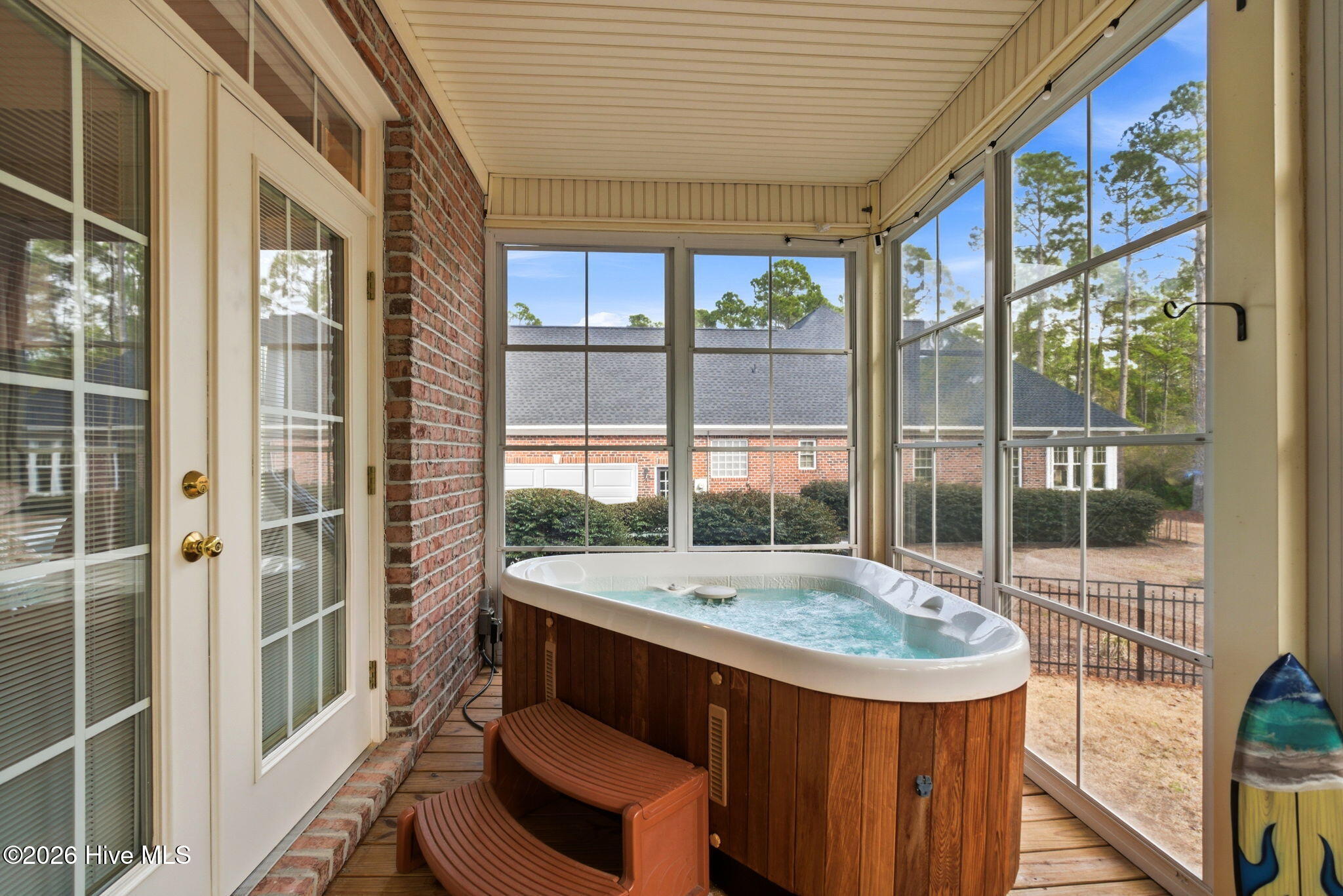 100556153 | Photo 48