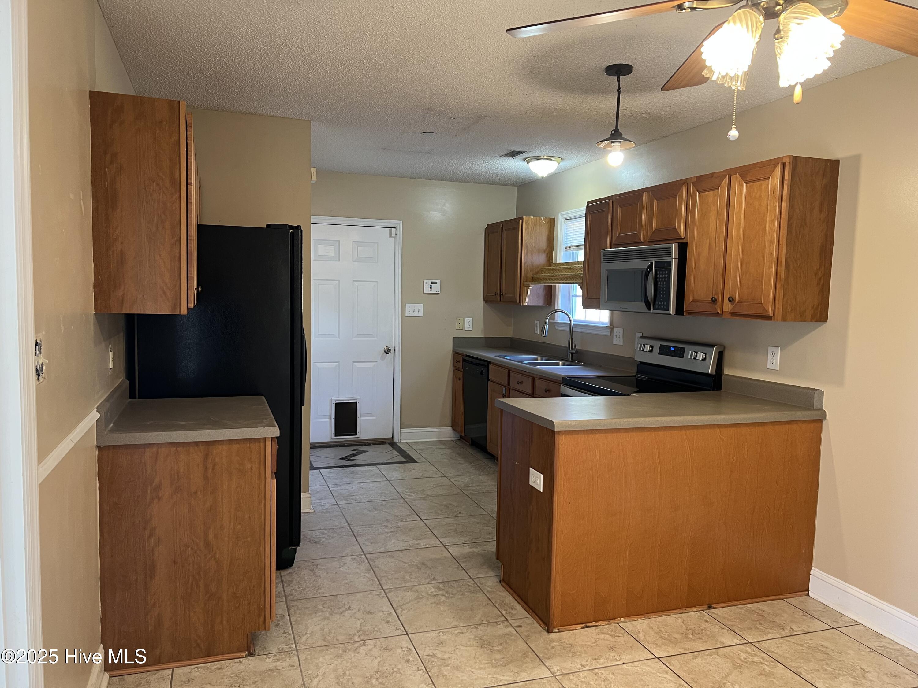 100537449 | Photo 11