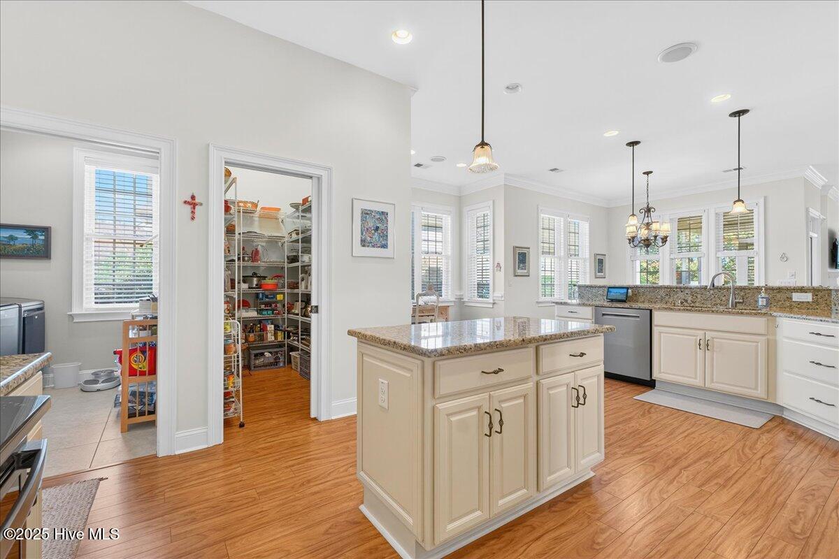 100540380 | Photo 23