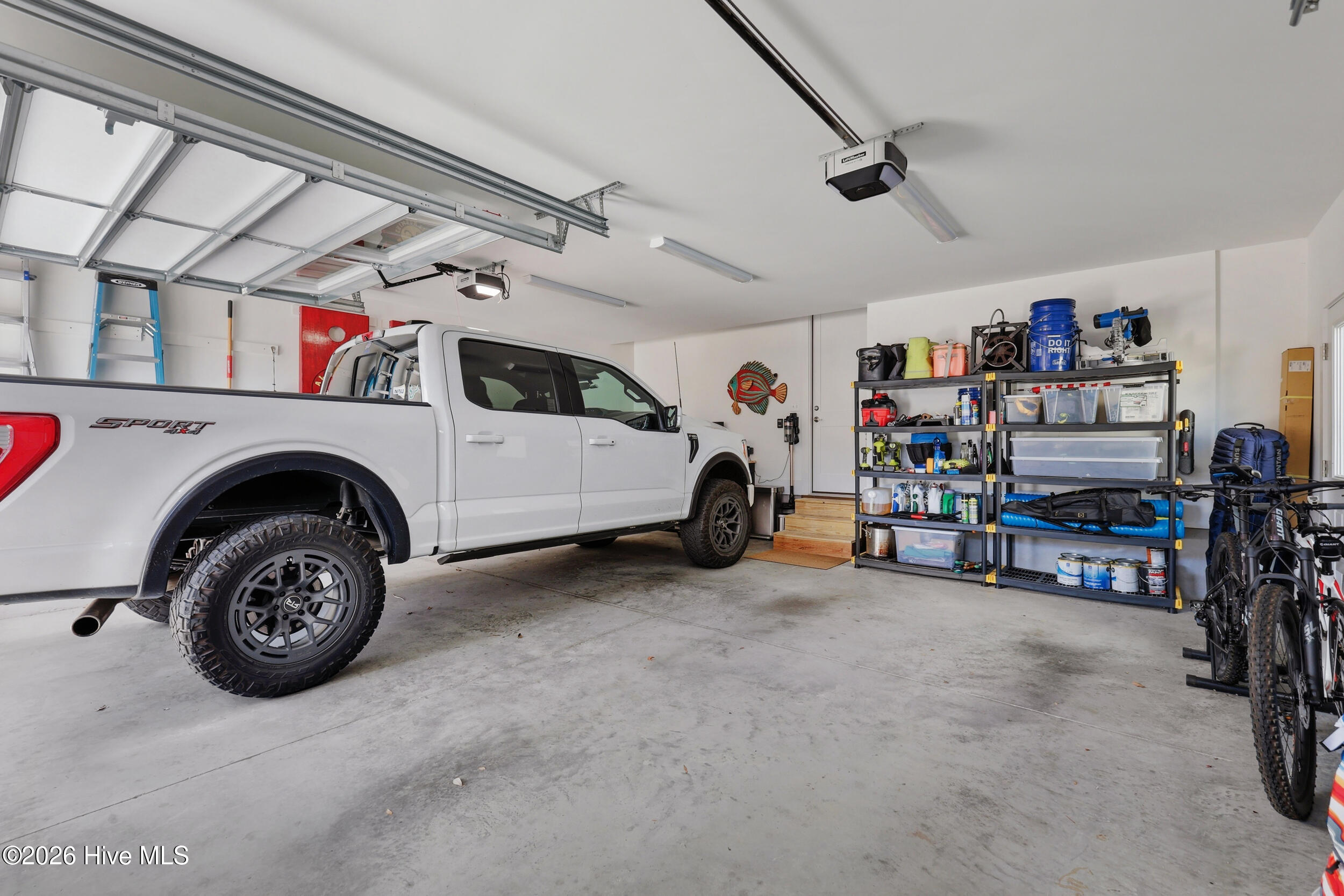 100558657 | Photo 61