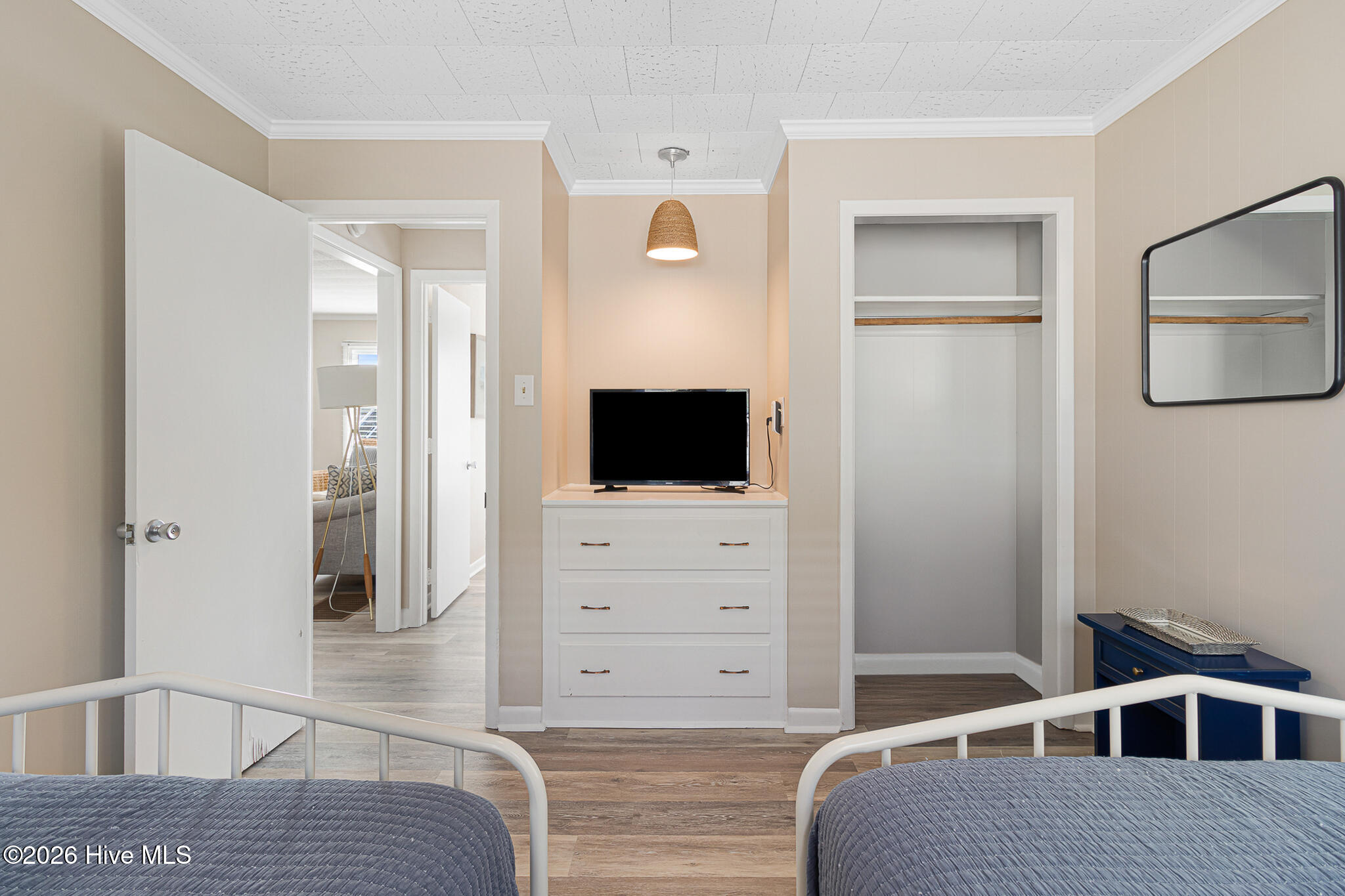 100553851 | Photo 35