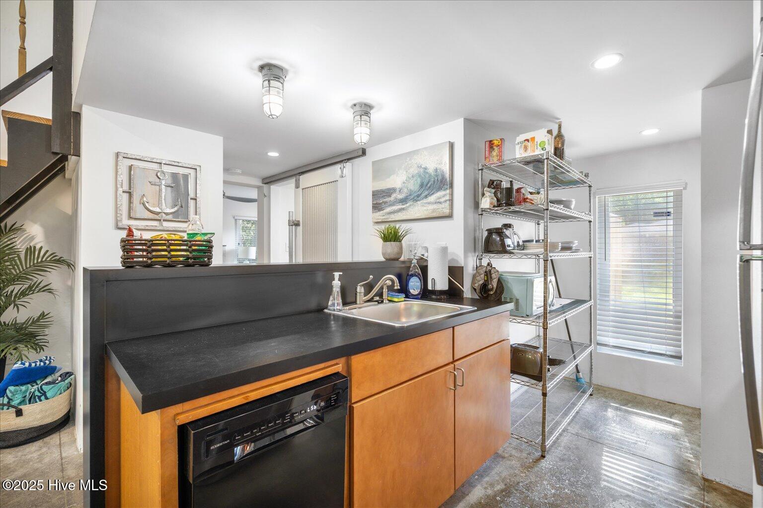 100528295 | Photo 29