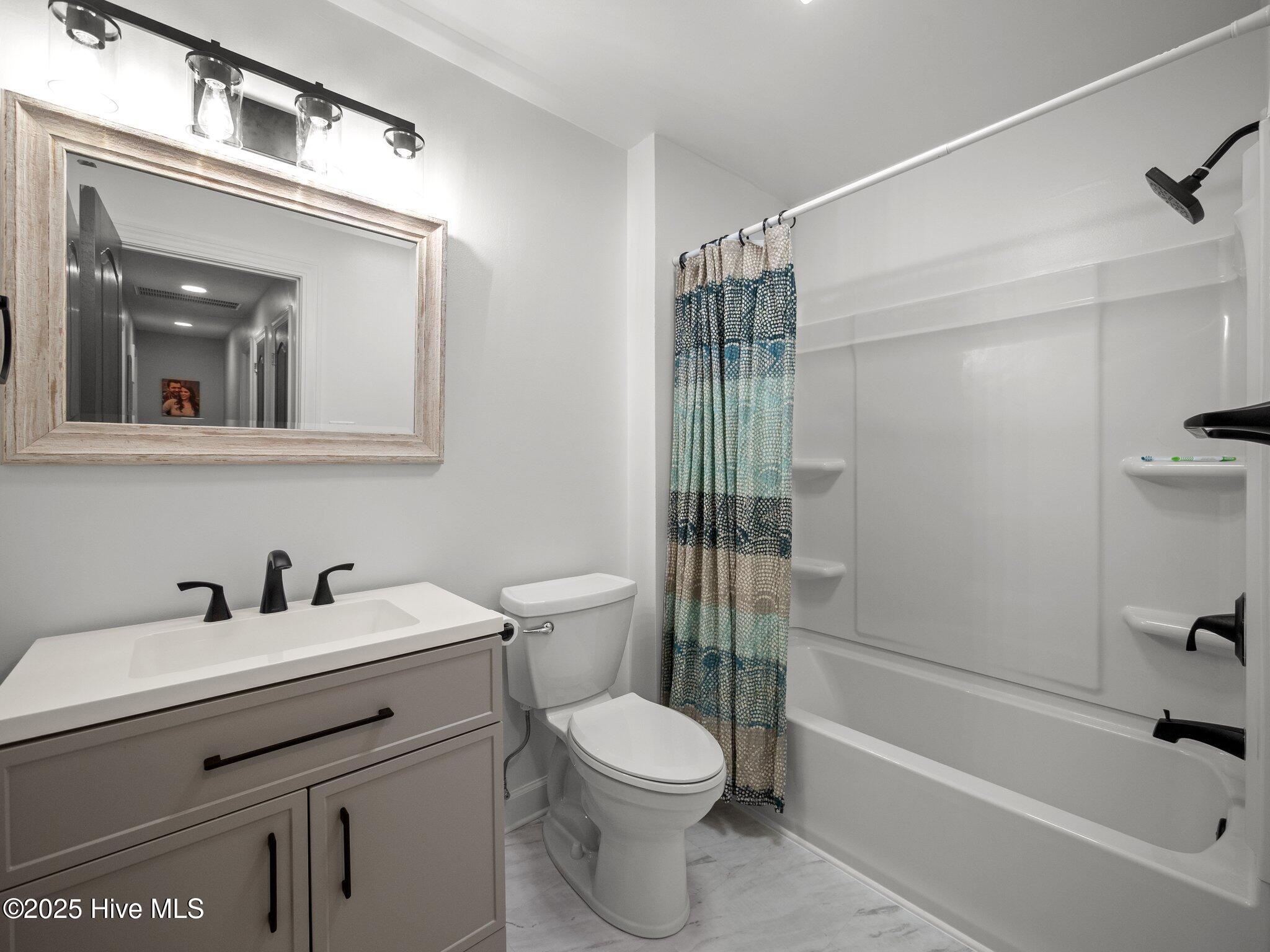 100569850 | Photo 41