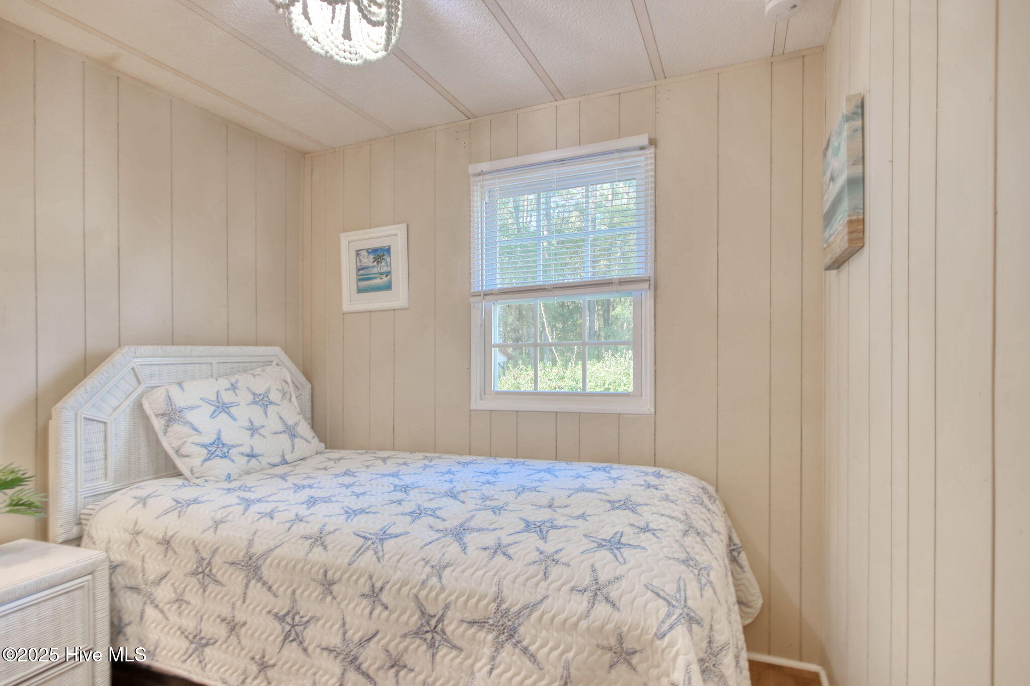 100566005 | Photo 11