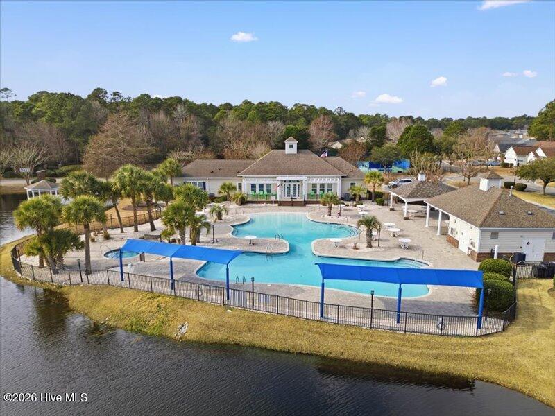 100548823 | Photo 41