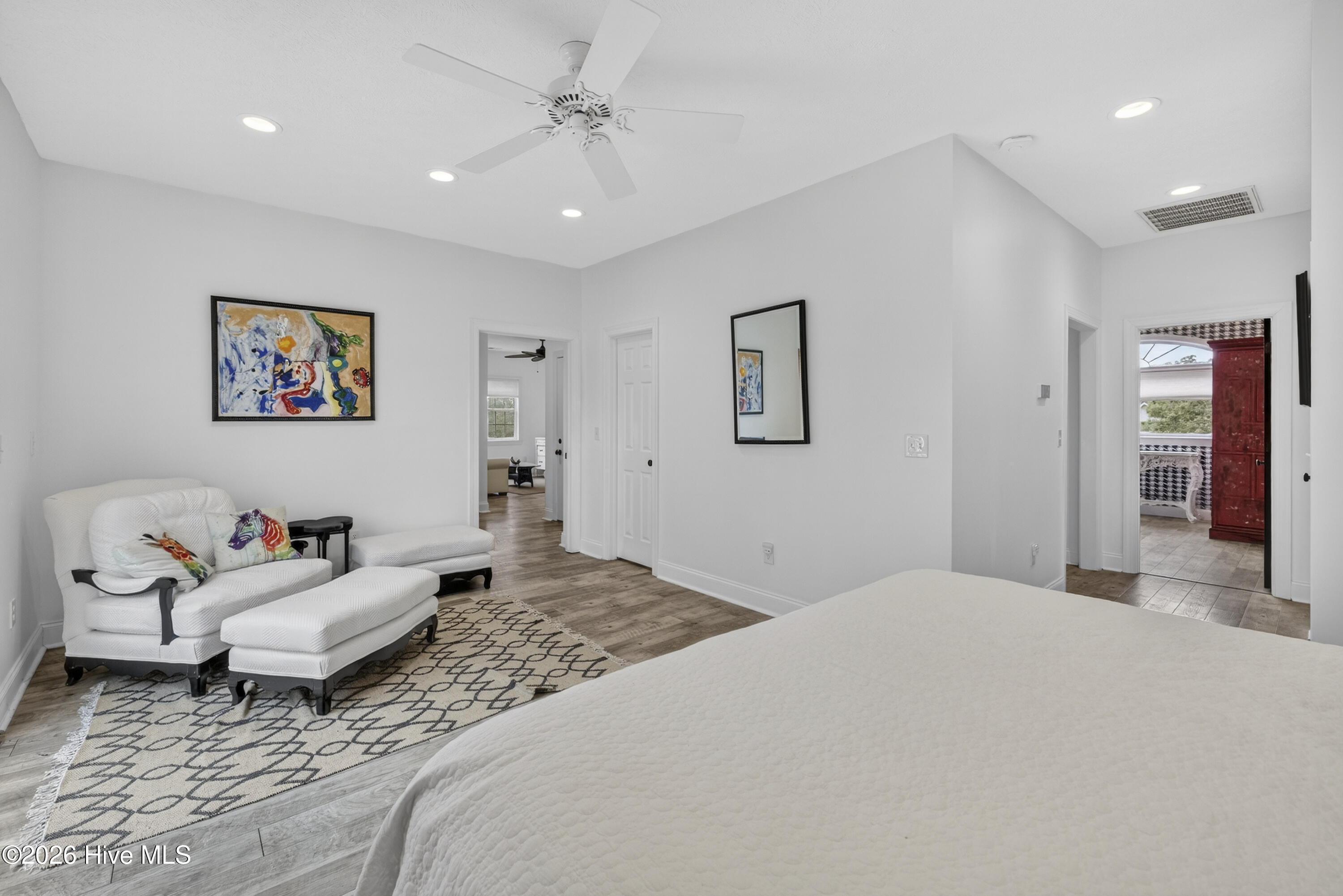 100557060 | Photo 31