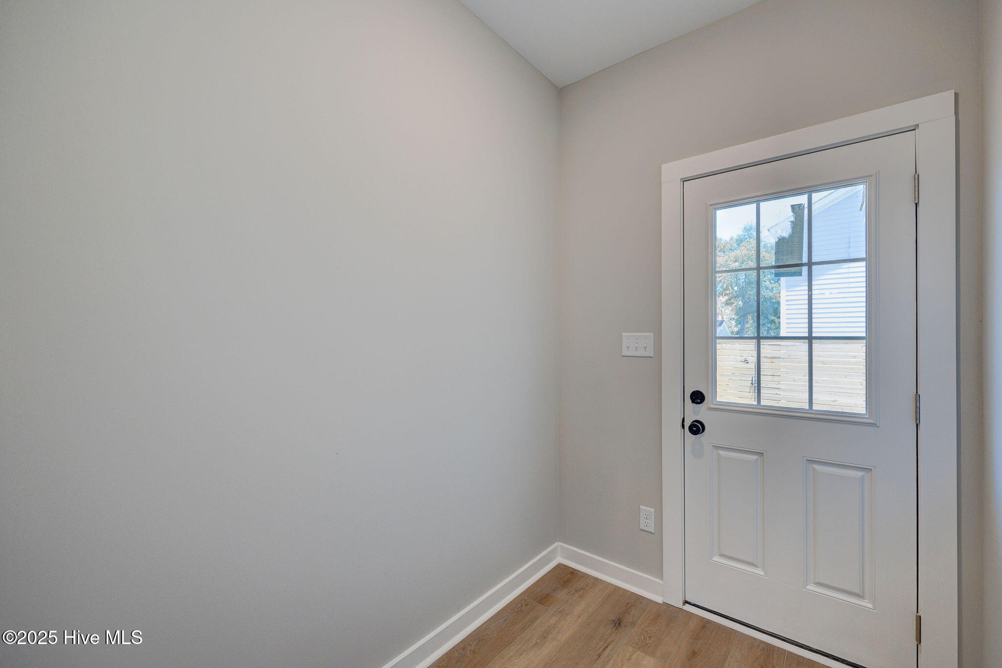 100521175 | Photo 29