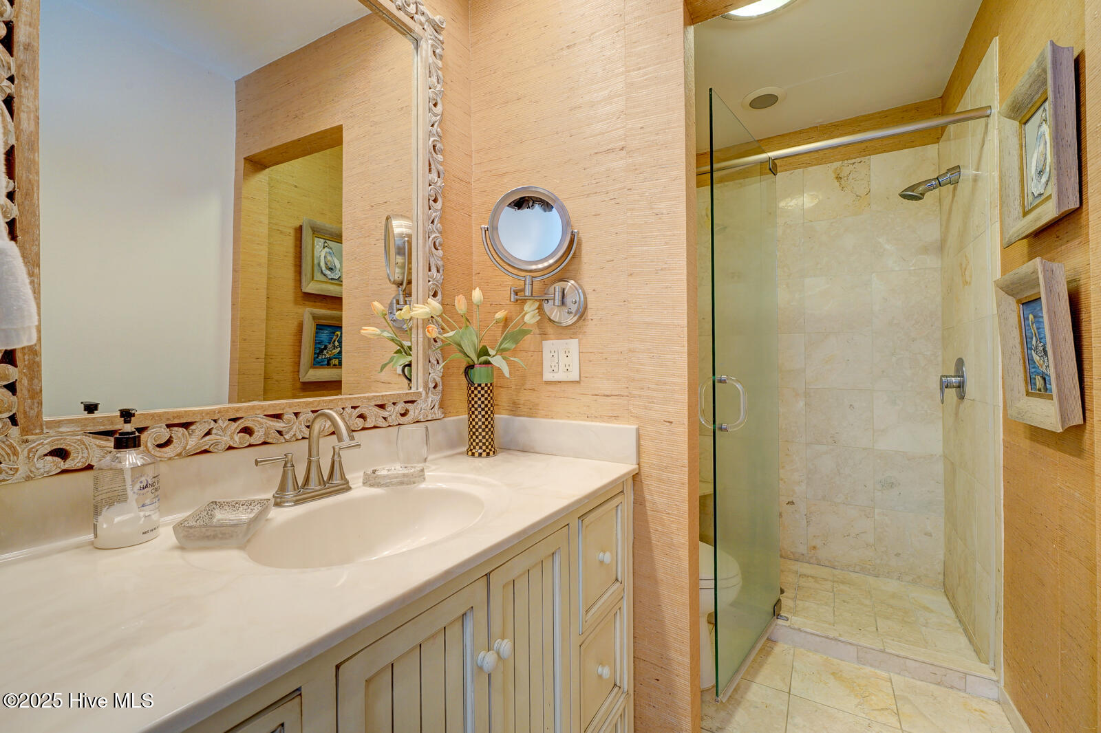 100546468 | Photo 24