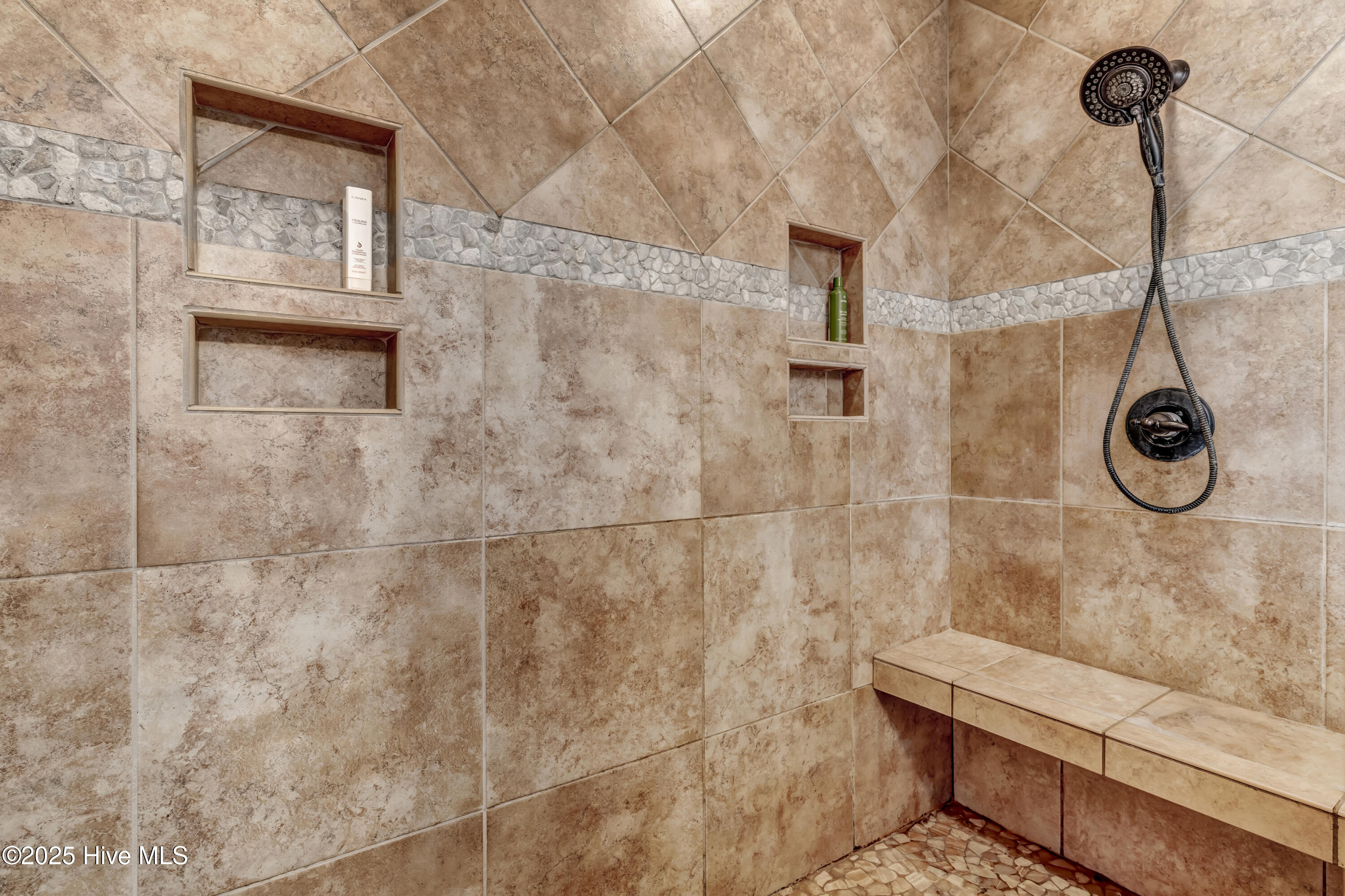 100504337 | Photo 30