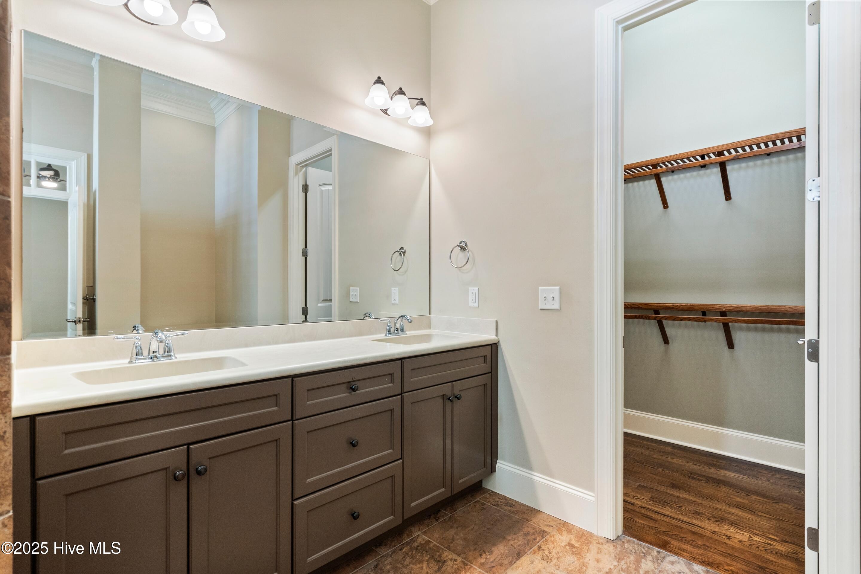 100537551 | Photo 37