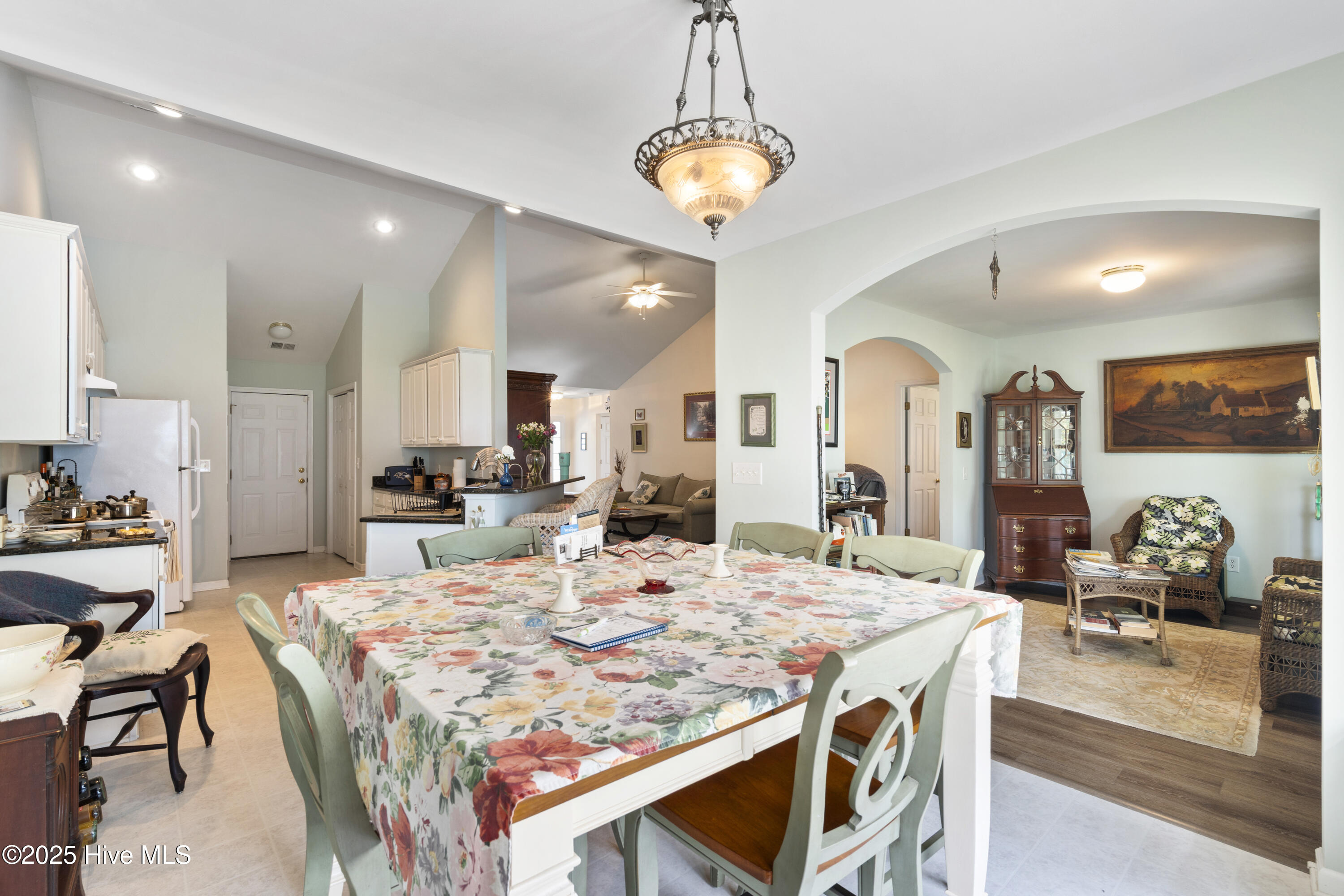 100521862 | Photo 29