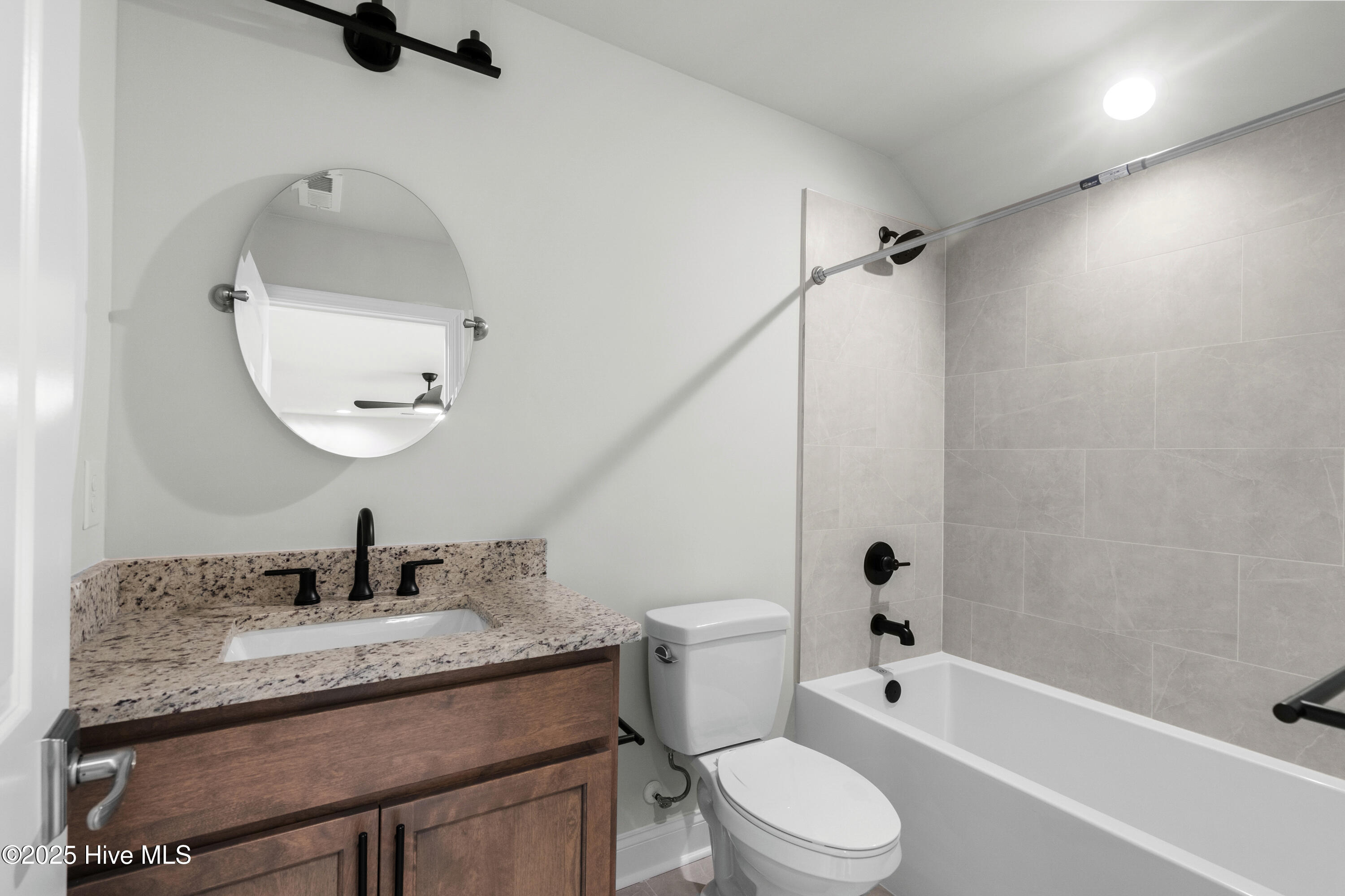 100487215 | Photo 38