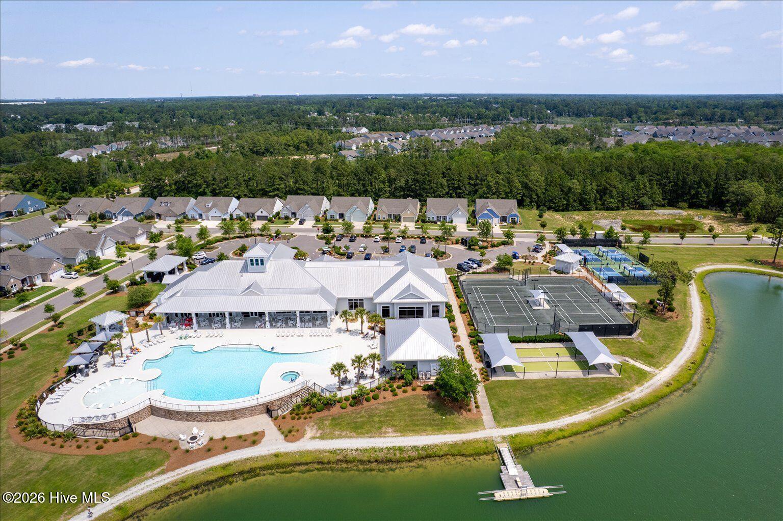 100564841 | Photo 35