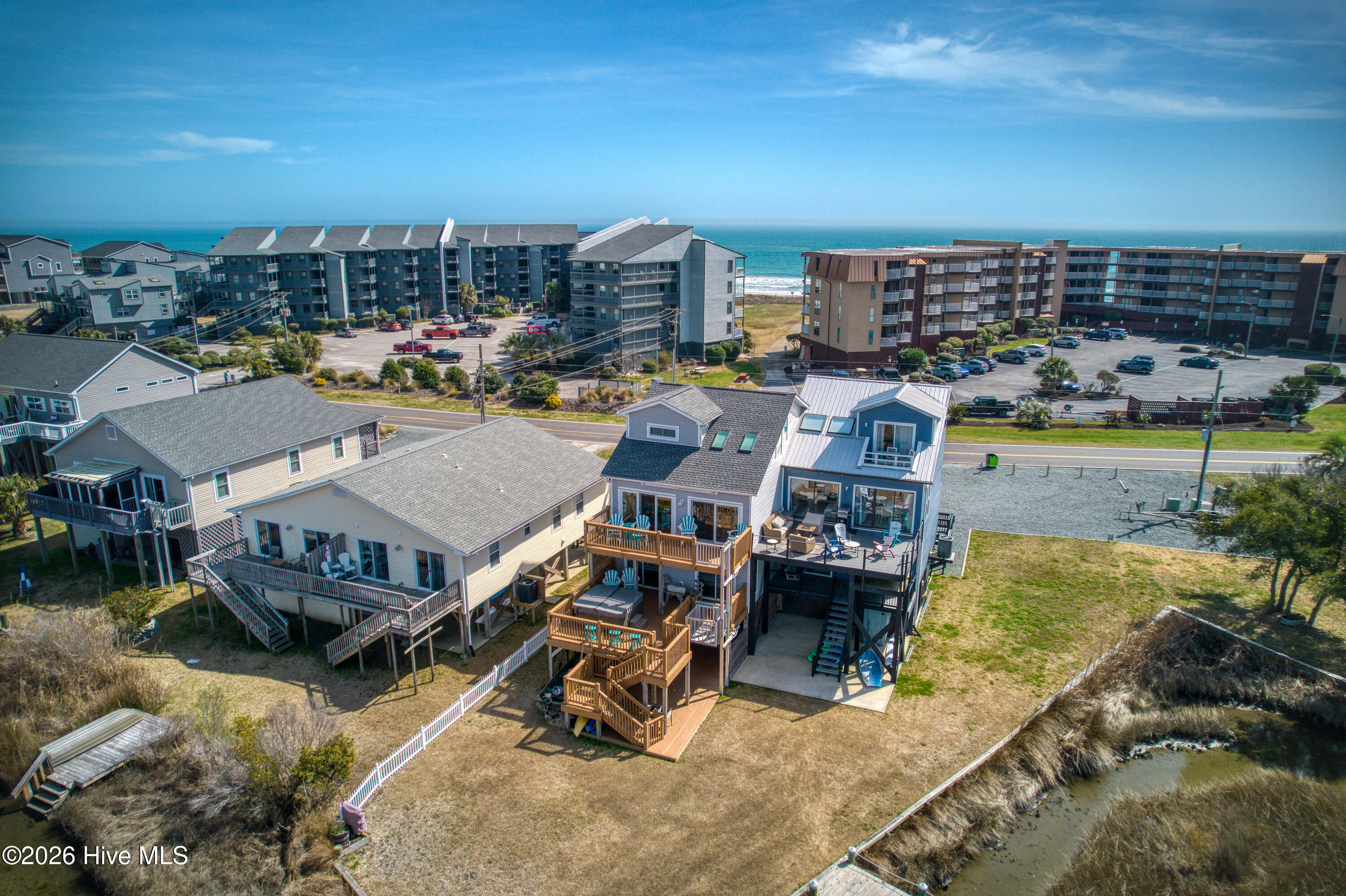 100558069 | Photo 16