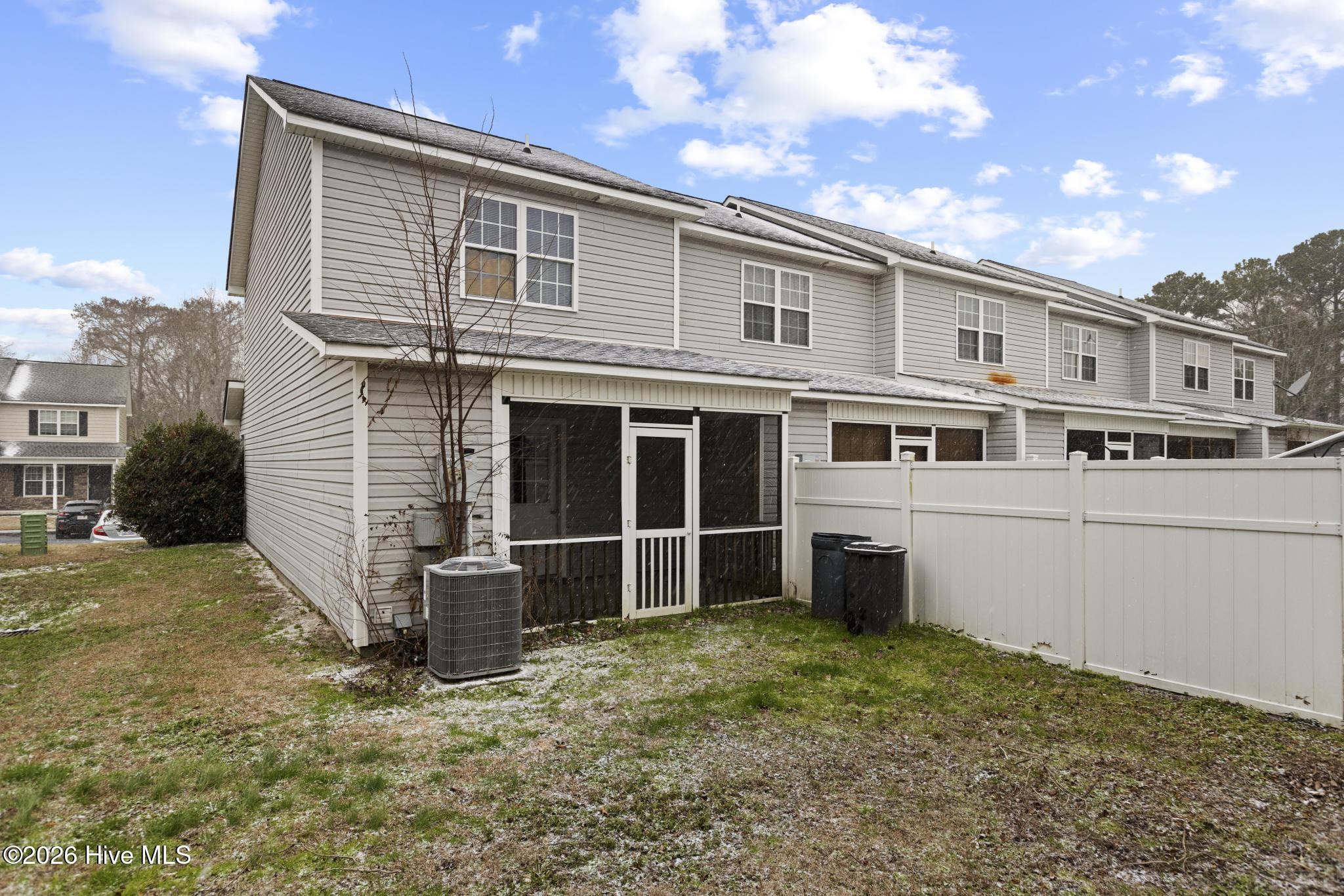 100552450 | Photo 25