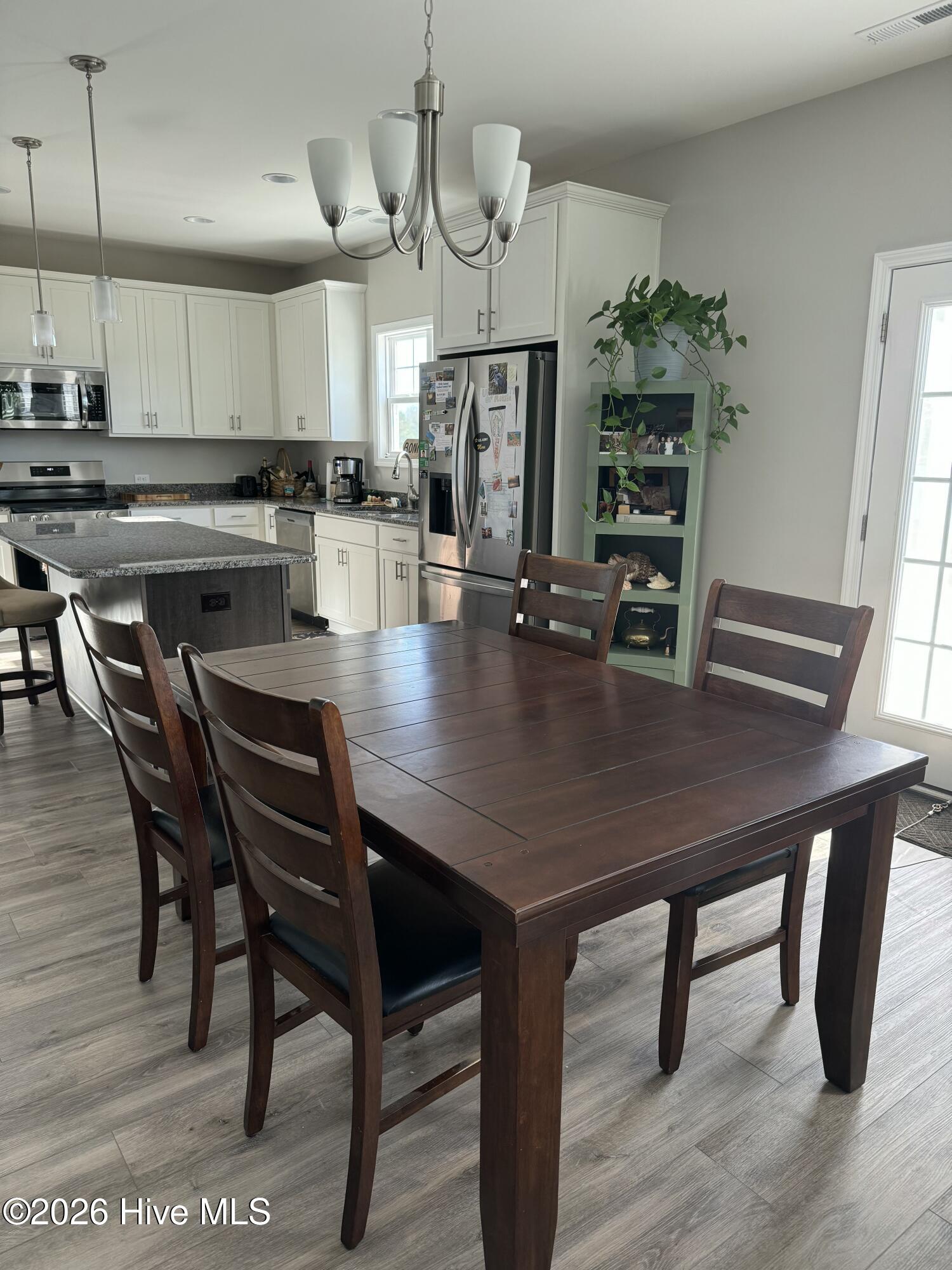 100561884 | Photo 15