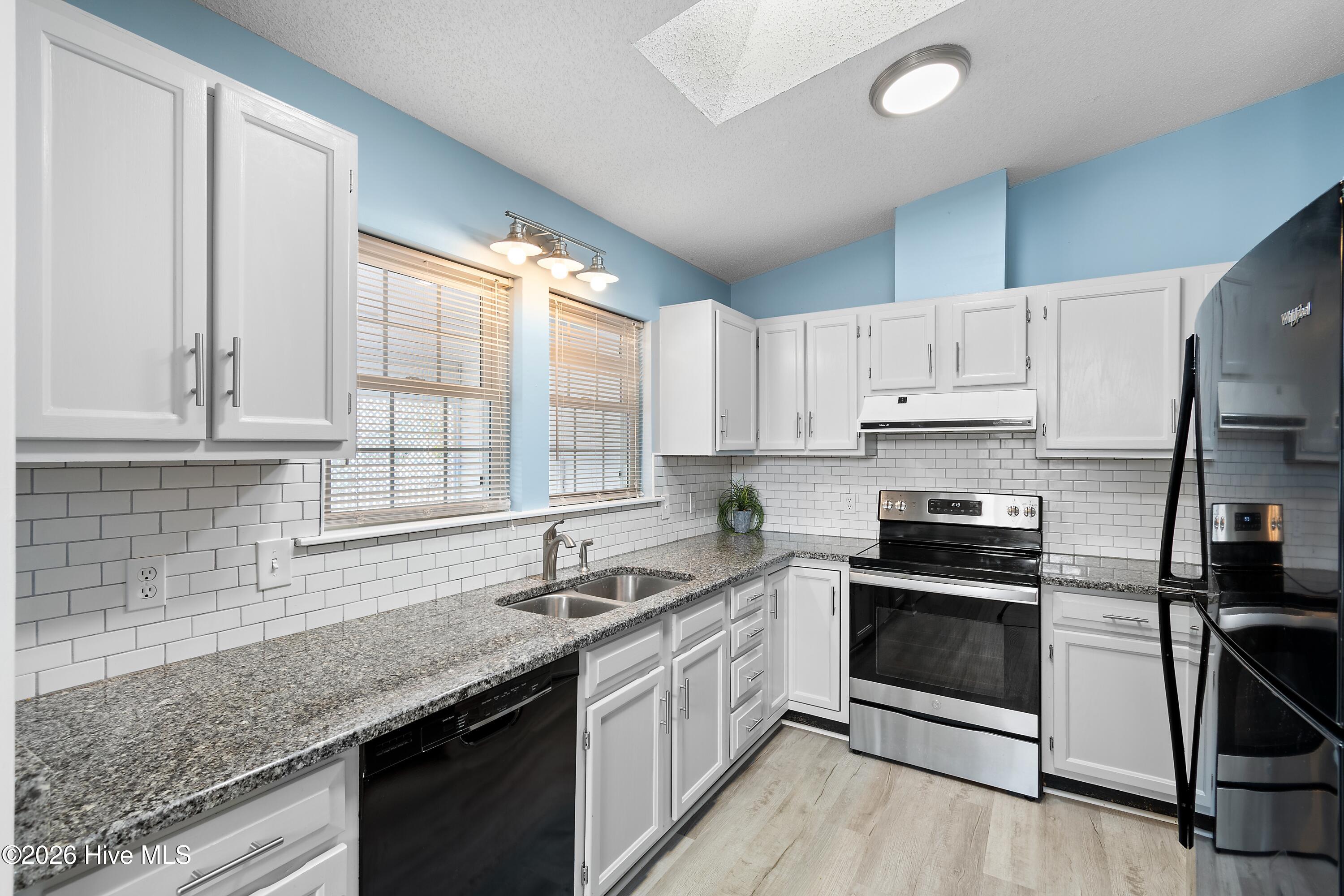 100550684 | Photo 13