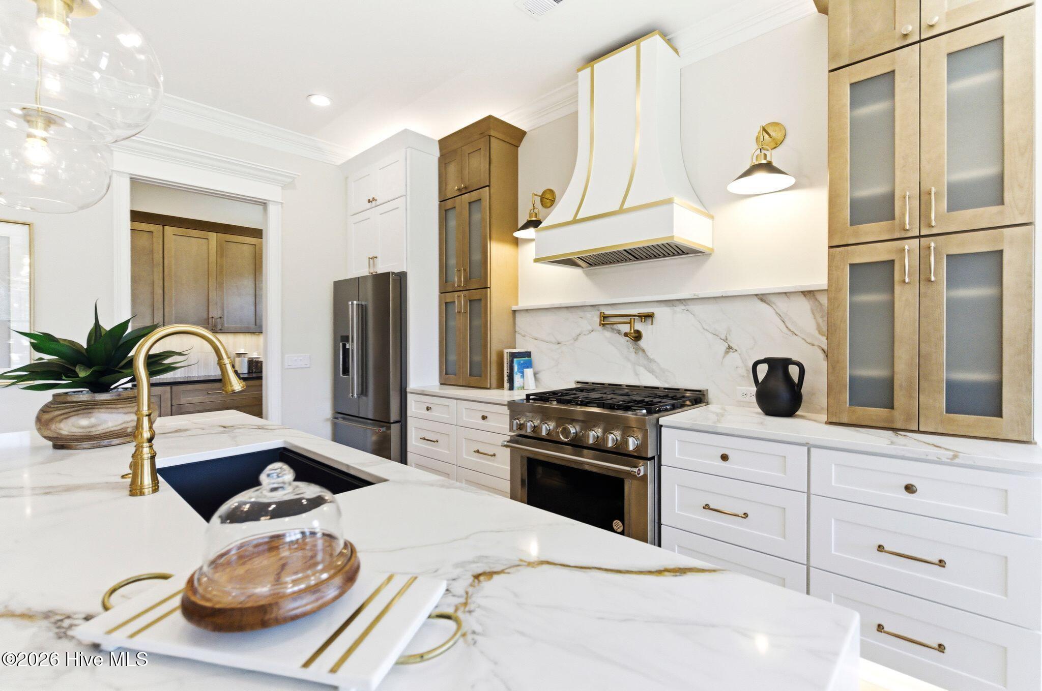 100570119 | Photo 30