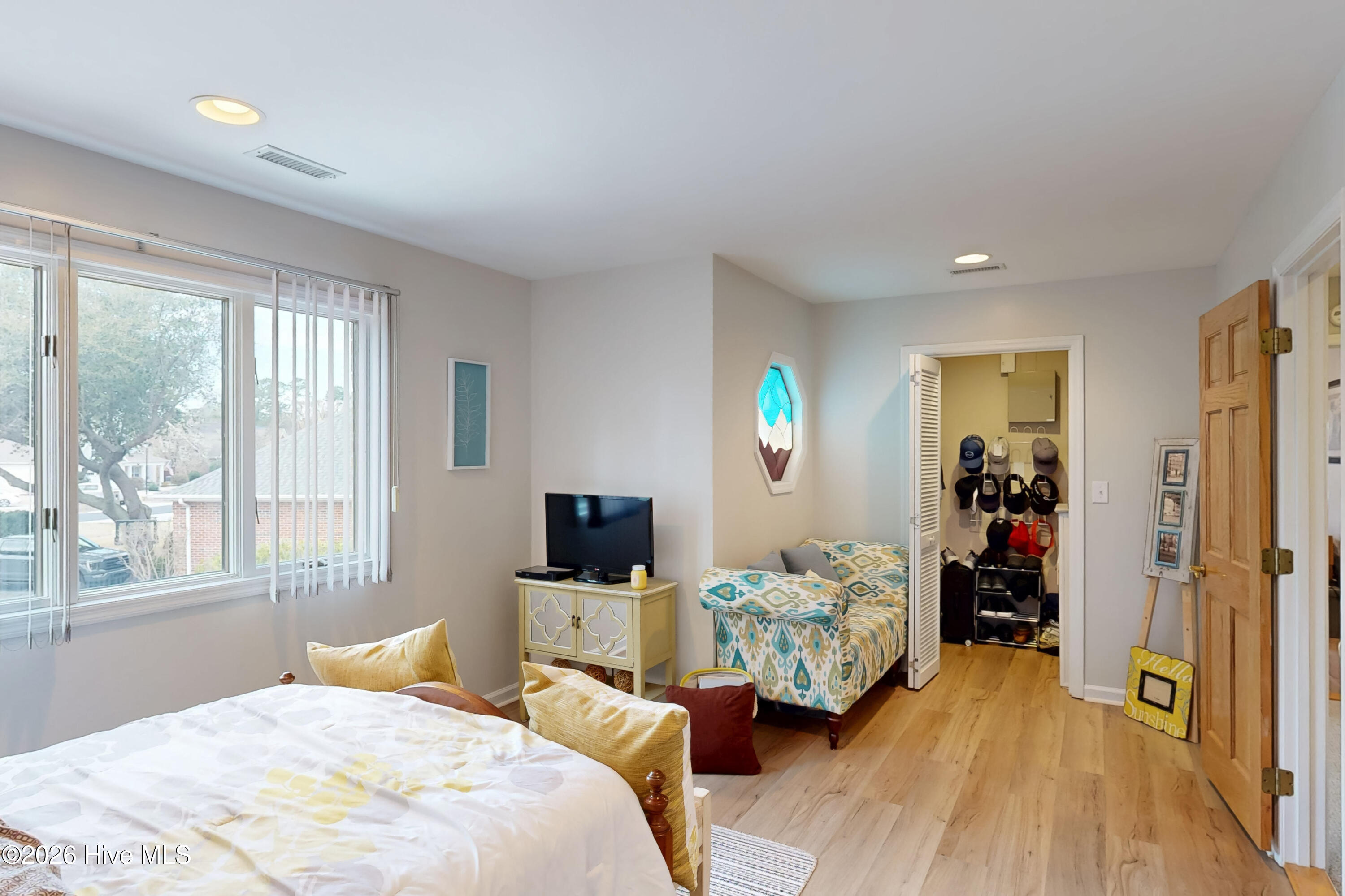 100559840 | Photo 31