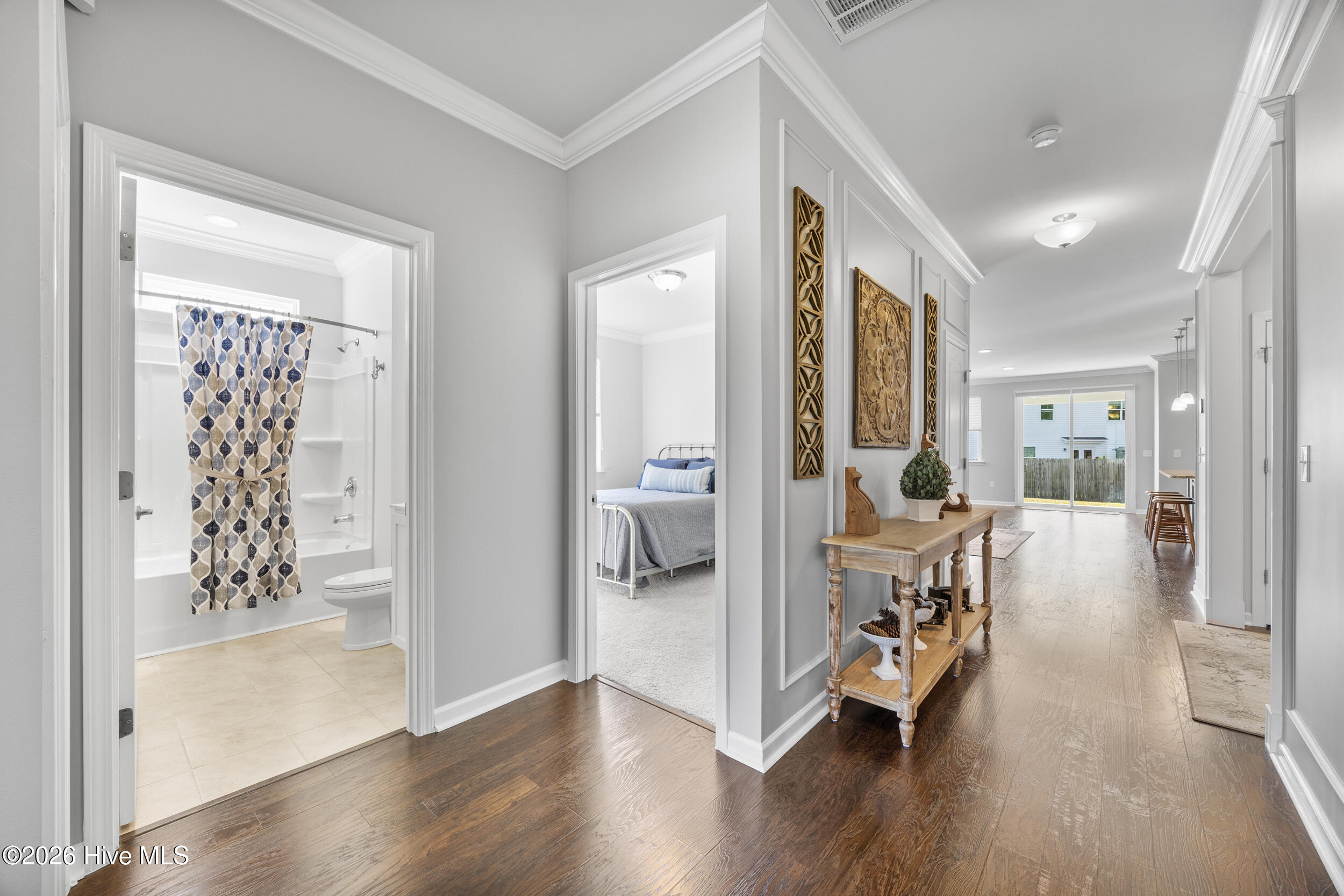 100570393 | Photo 17